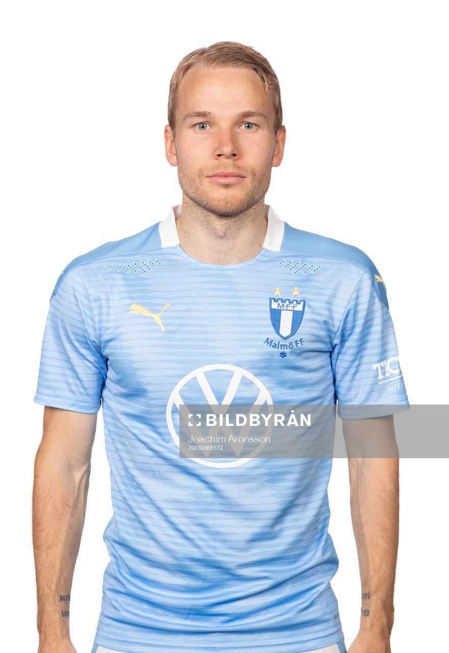 s Oscar Lewicki
