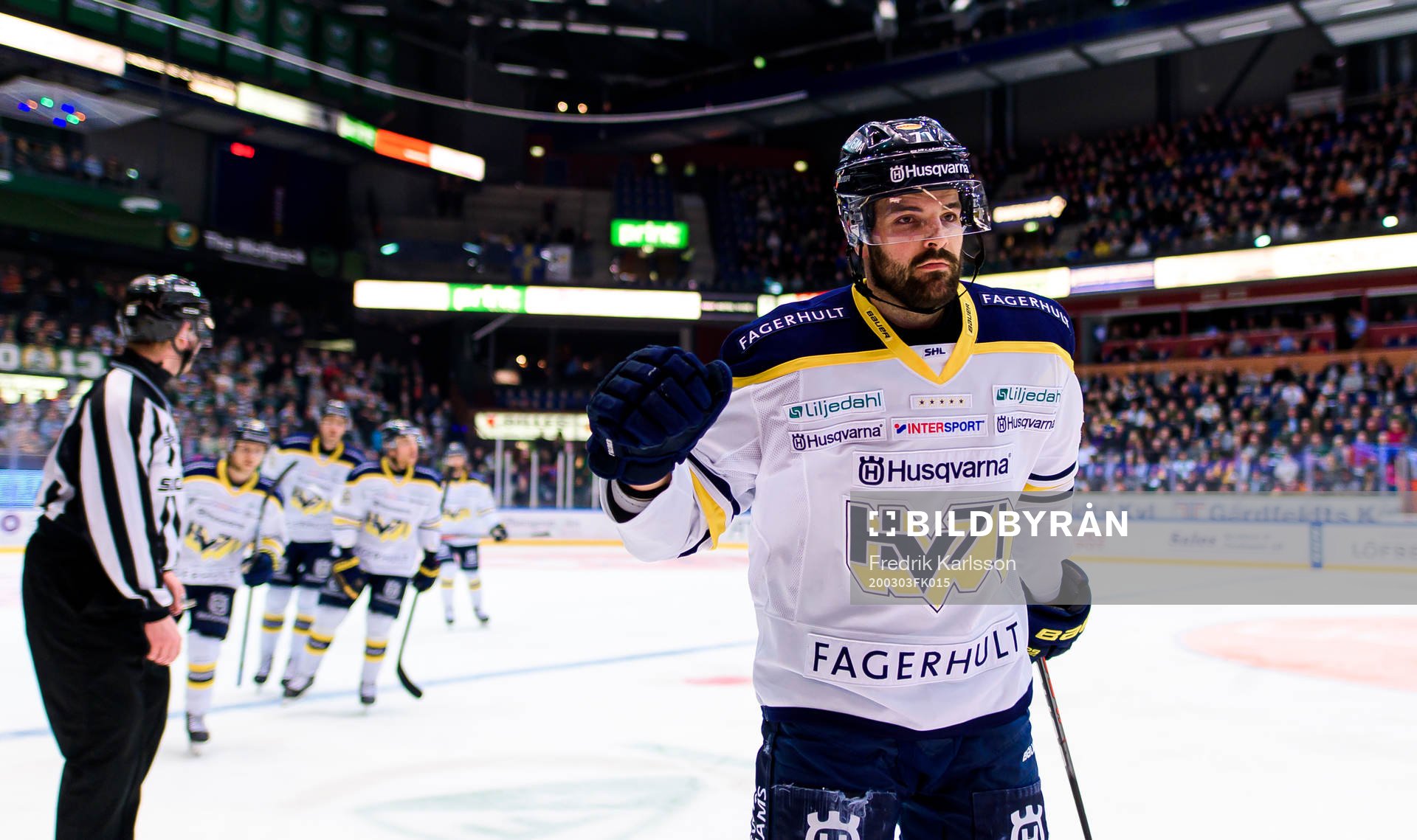 s Linus Fröberg jublar