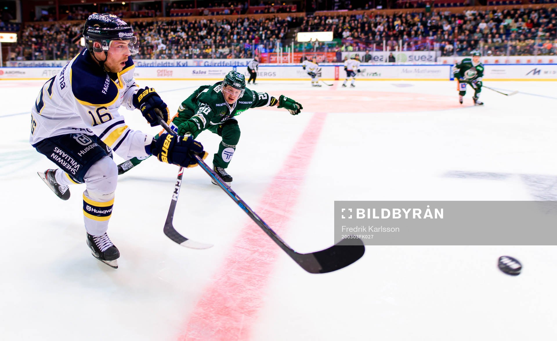s Filip Sandberg och Färjestads Aleksi Mustonen