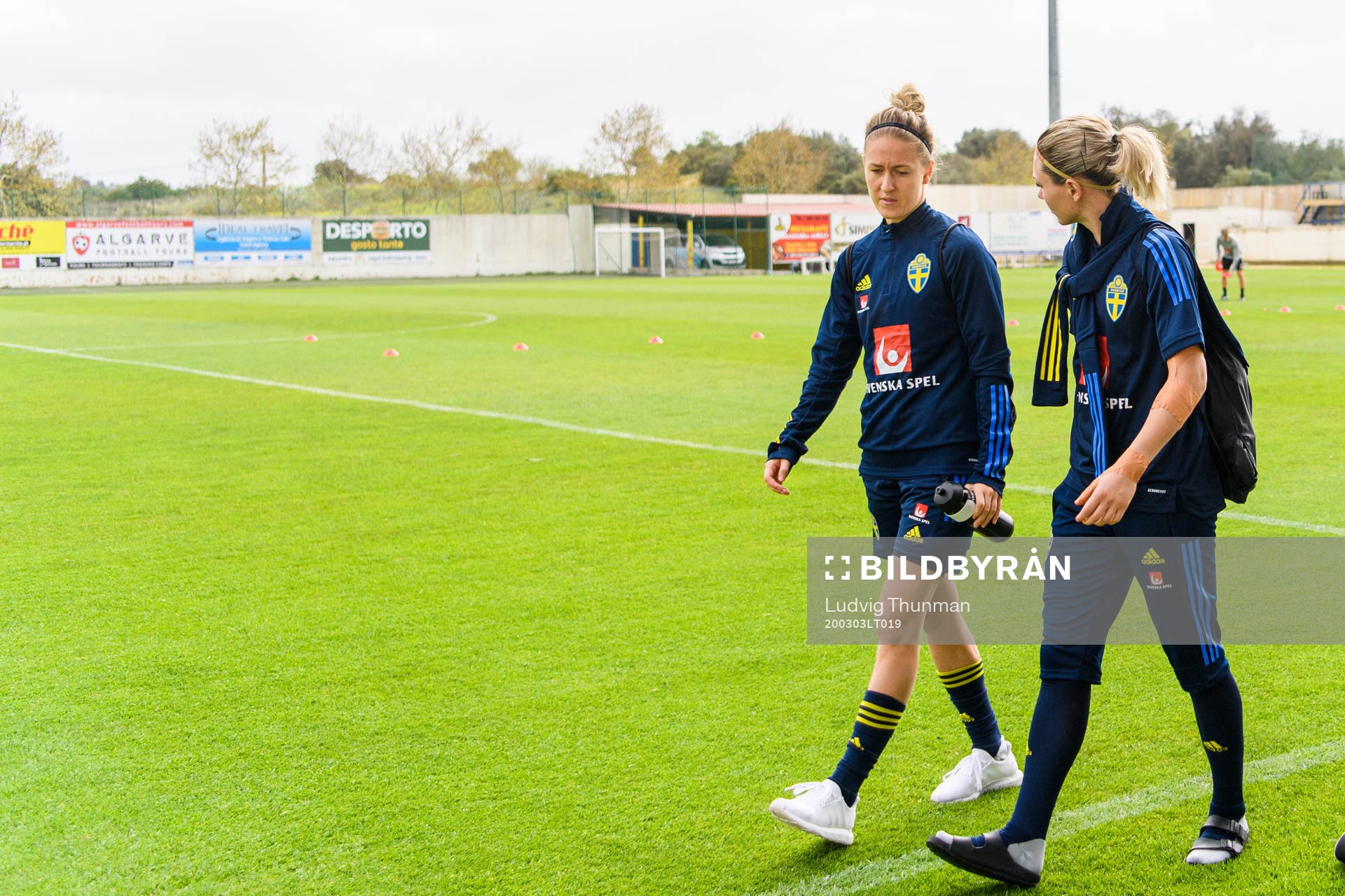 Emma Kullberg  and goalkeeper Jennifer Falk