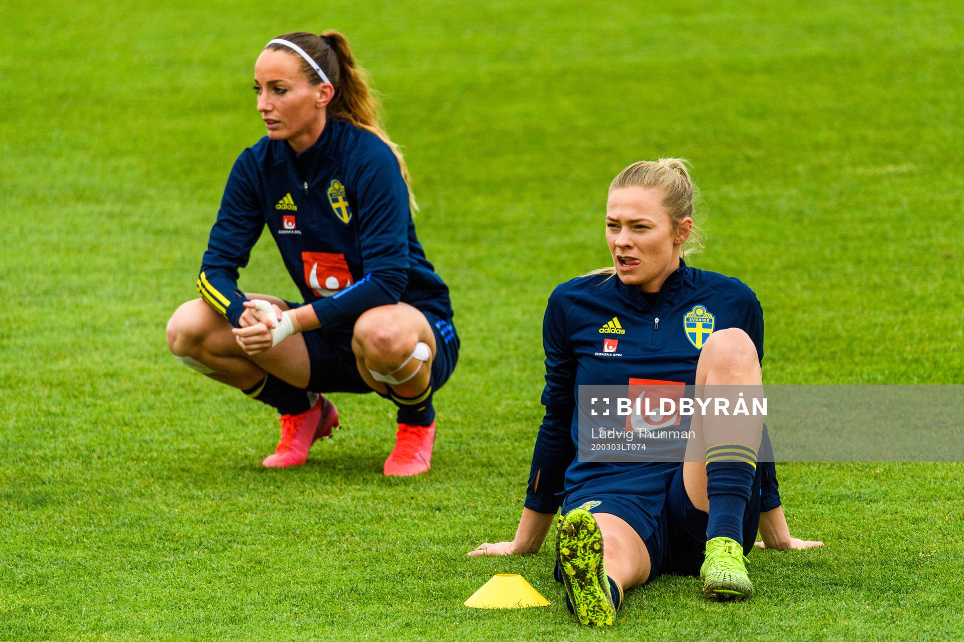 Kosovare Asllani and Fridolina Rolfö