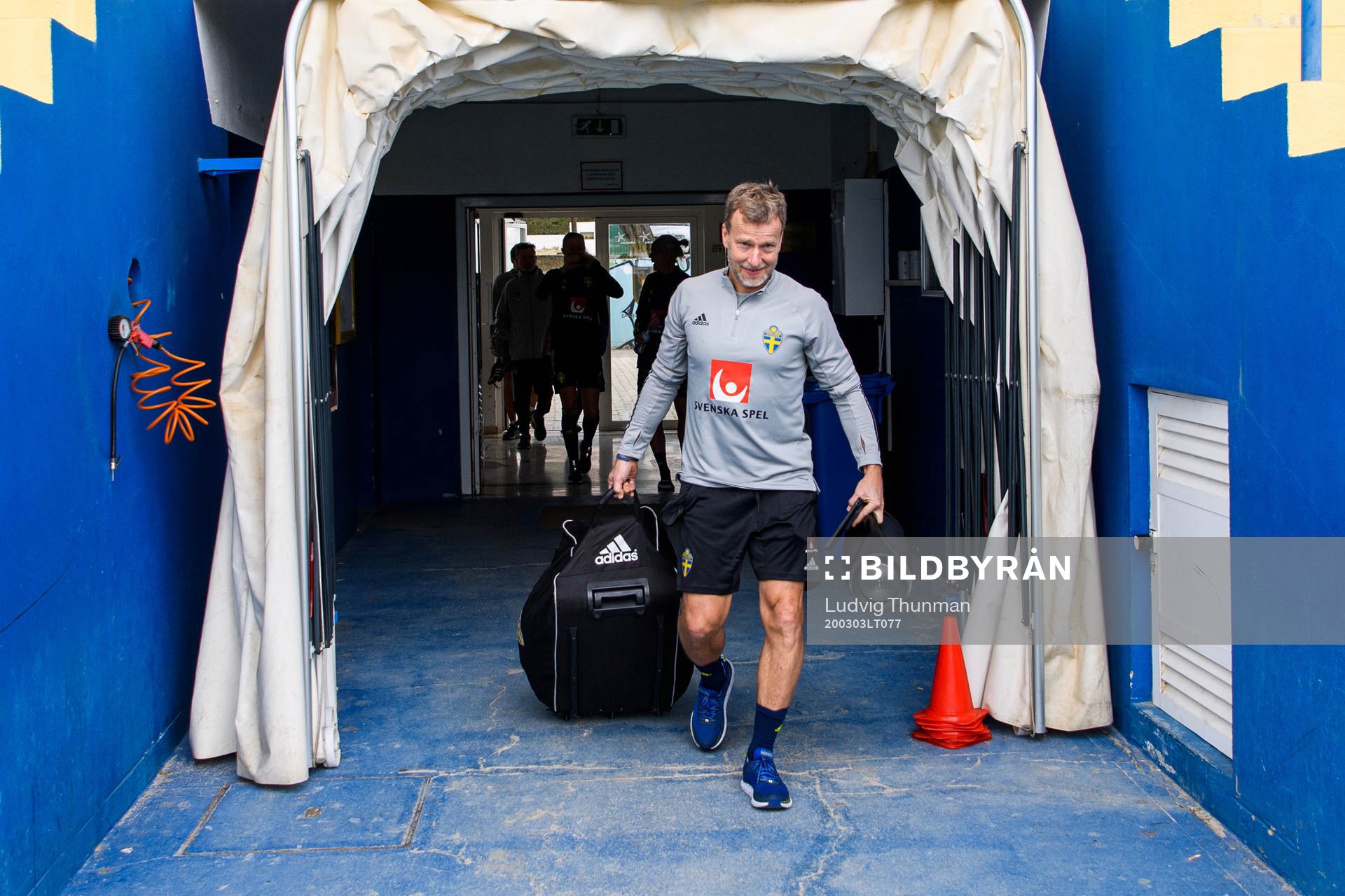 Pontus Ekblom, physio arrives for  a practice with Sweden