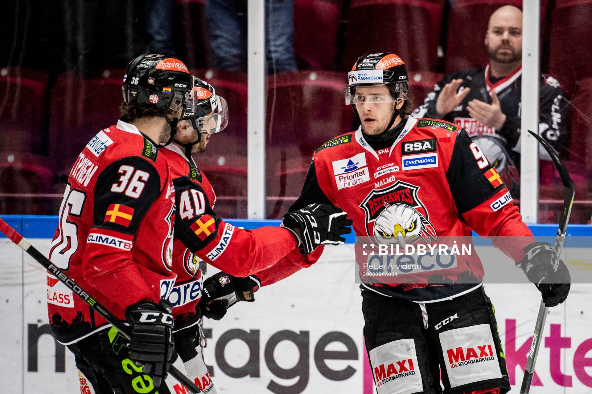 Malmö Redhawks Carl Persson jublar
