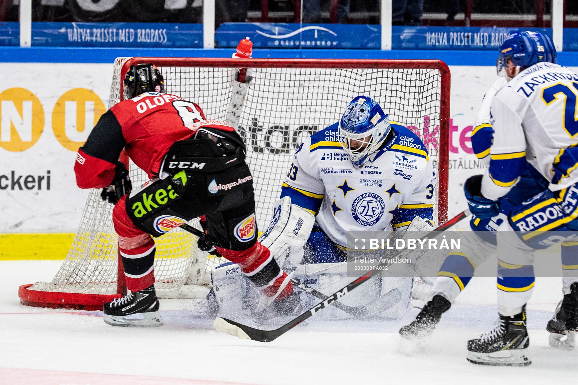 Malmö Redhawks Johan Olofsson och Leksands målvakt Axel