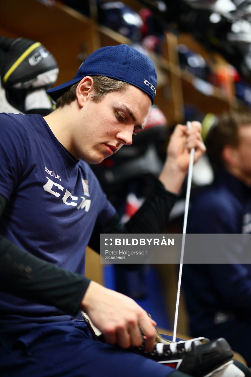 Linköpings Max Lindroth före ishockeymatchen i SHL mellan