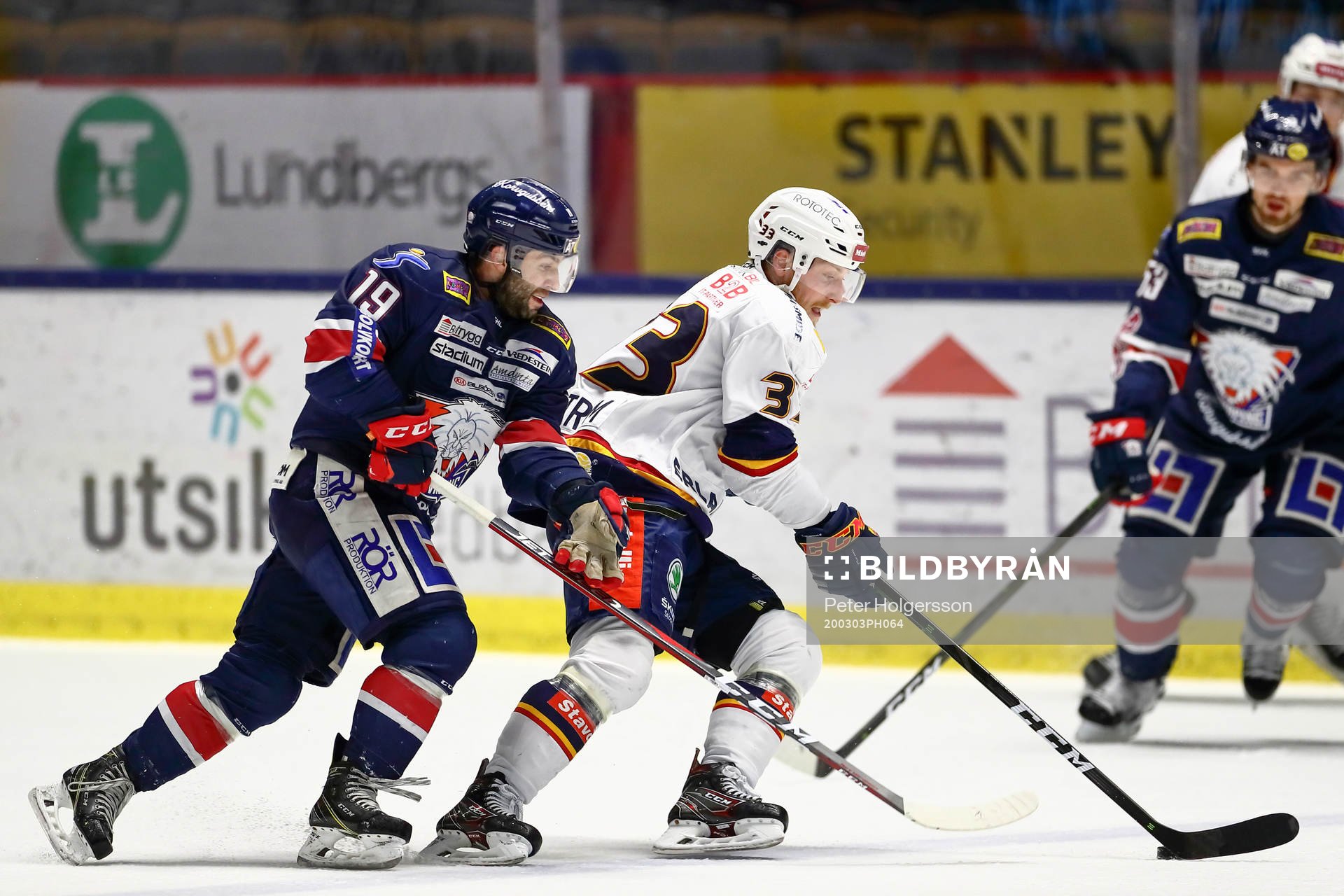 Linköpings Joe Whitney och Djurgårdens Linus Hultström