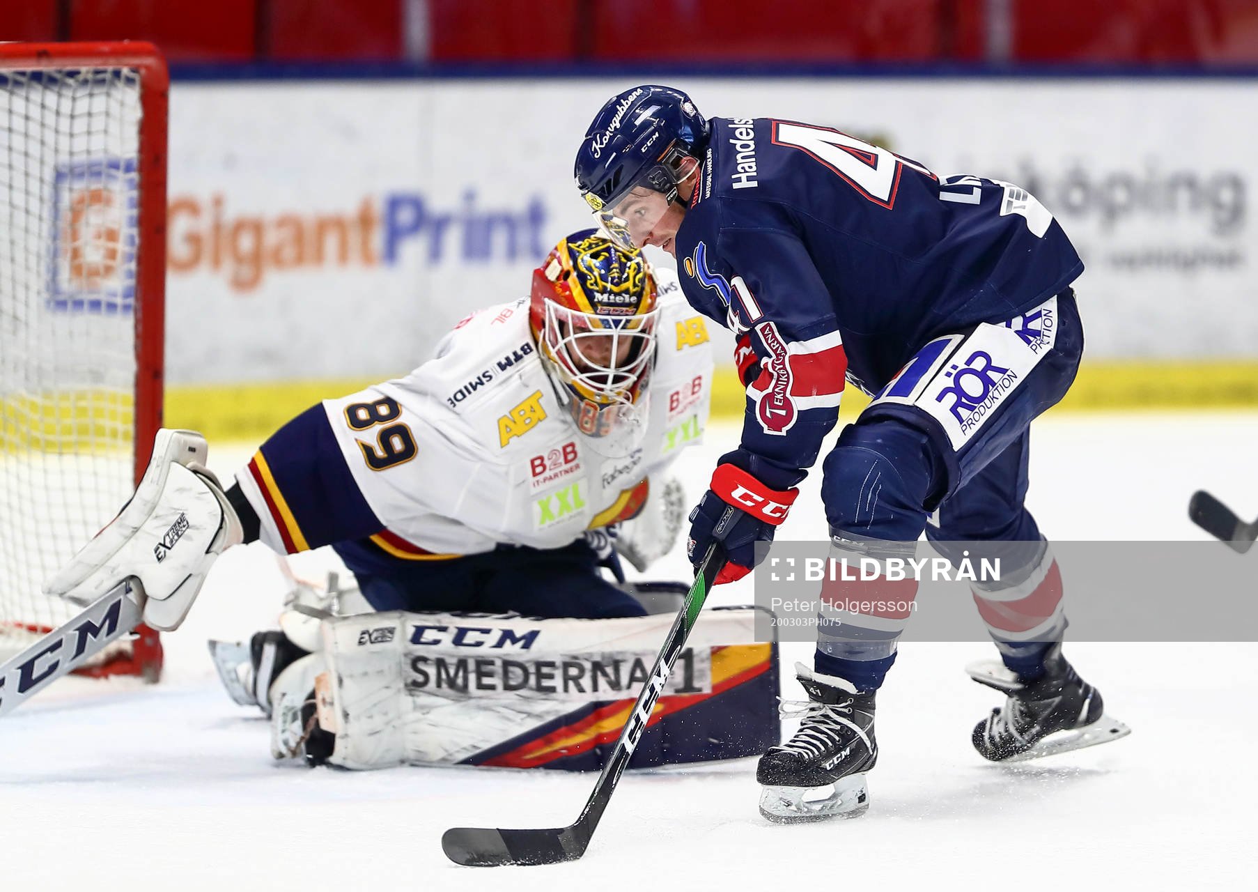 Djurgårdens målvakt Niklas Svedberg räddar straff slagen