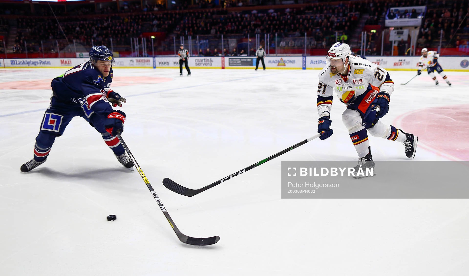Linköpings Adam Ginning och Djurgårdens Patrik Berglund