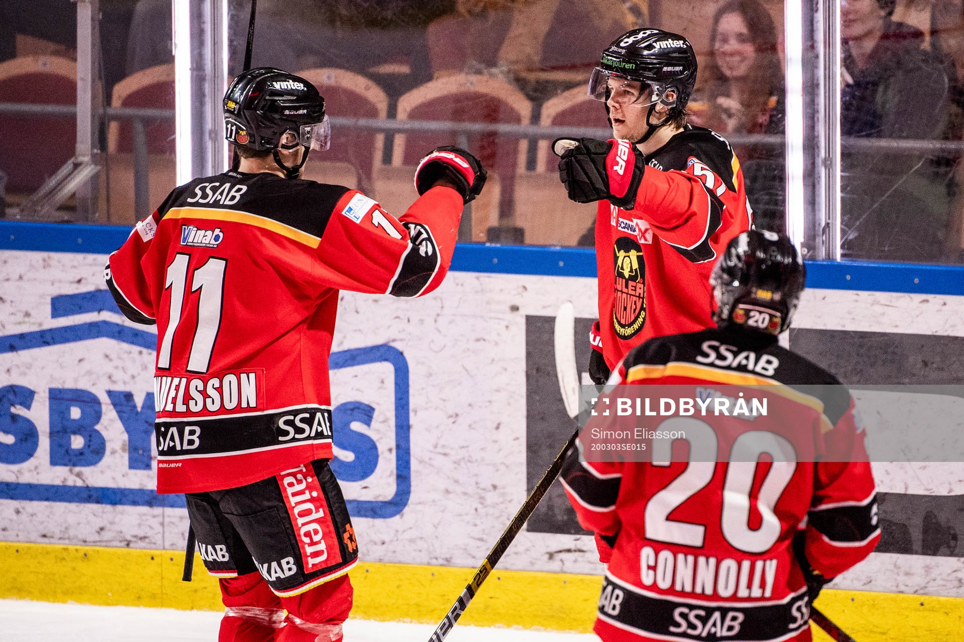 Luleås Filip Hållander jublar med Petter Emanuelsson