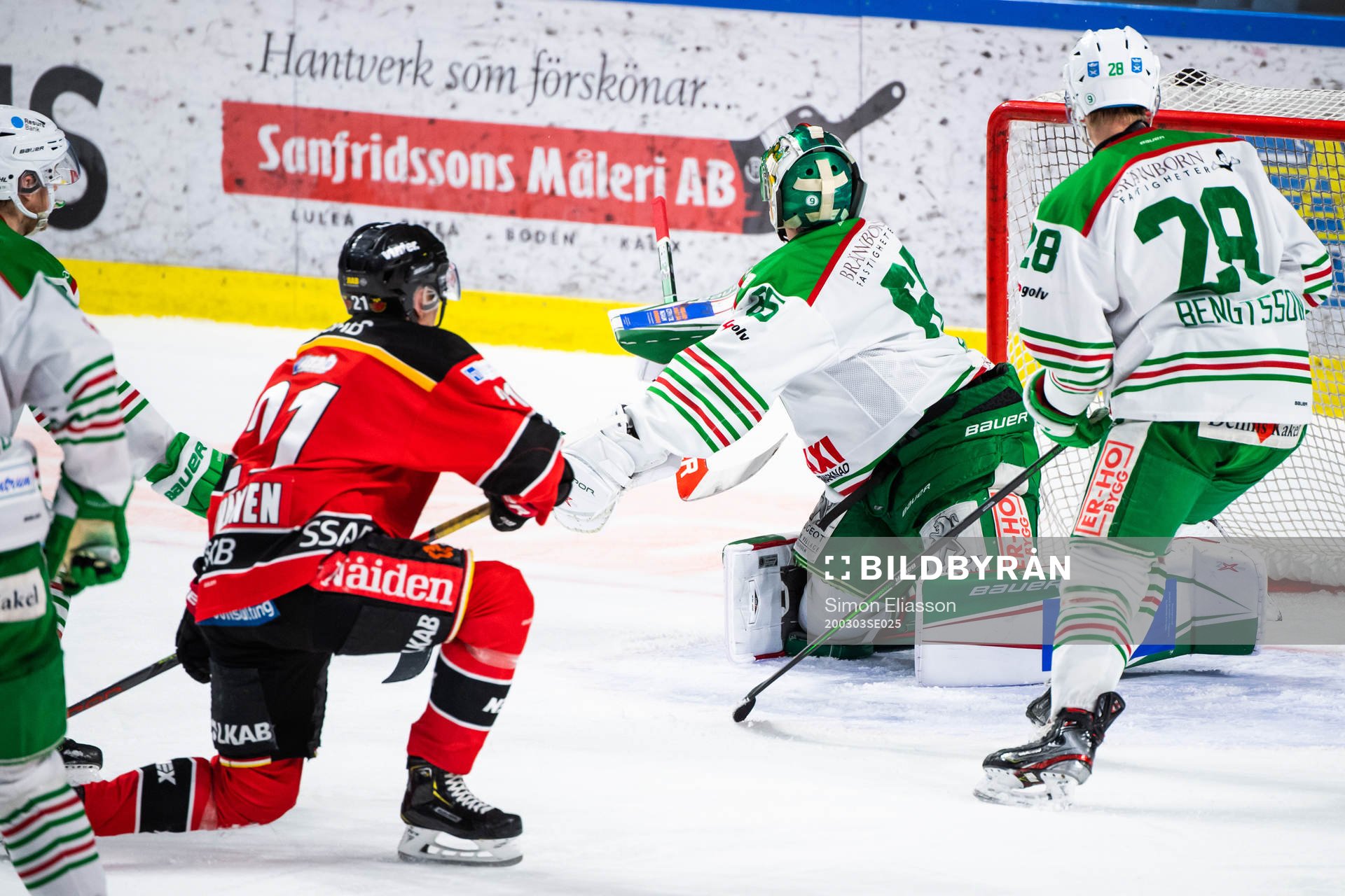 Luleås Juhani Tyrväinen sätter 1-0