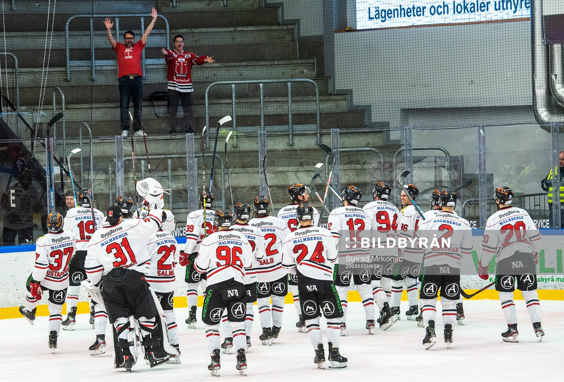Örebros spelare jublar