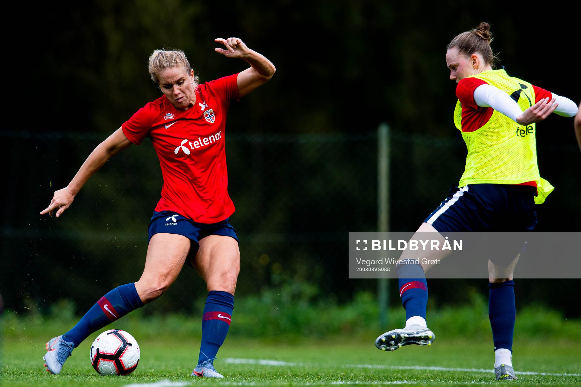 Elise Thorsnes and Stine Reinås of the Norwegian women’s