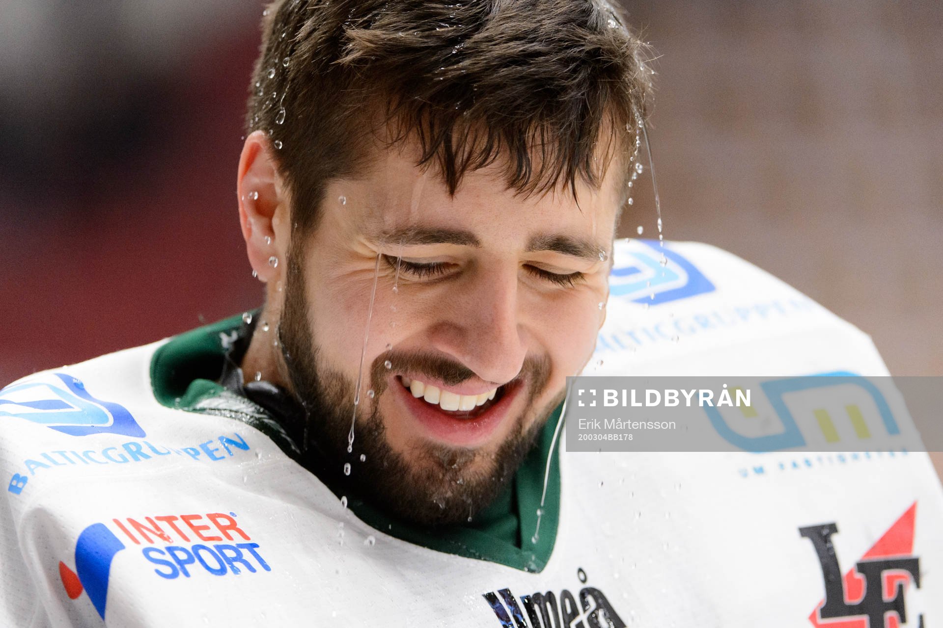 Björklövens målvakt Joe Cannata innan ishockeymatchen i
