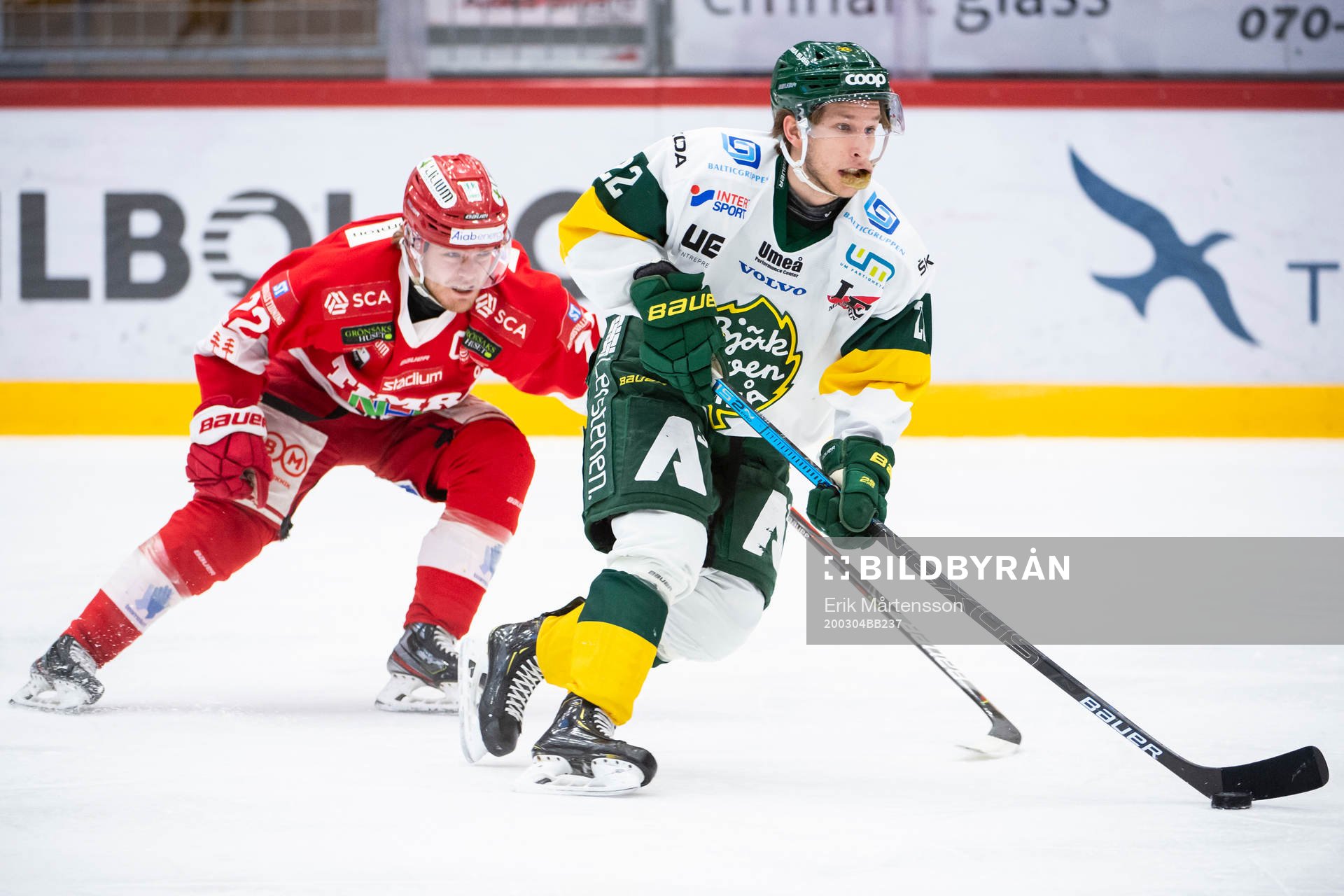 Timrås Emil Berglund och Björklövens Fredric Weigel