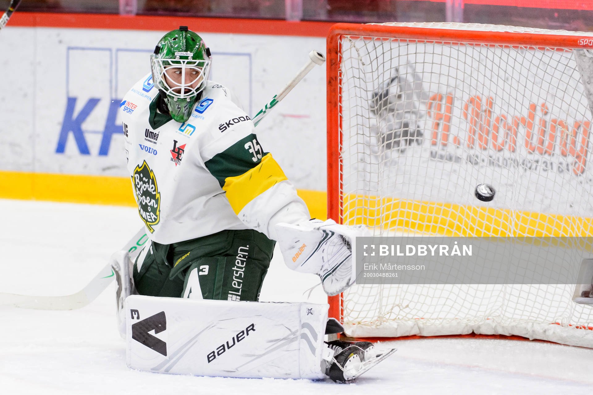 Timrås Erik Walli Walterholm (ej i bild) gör 1-1 bakom