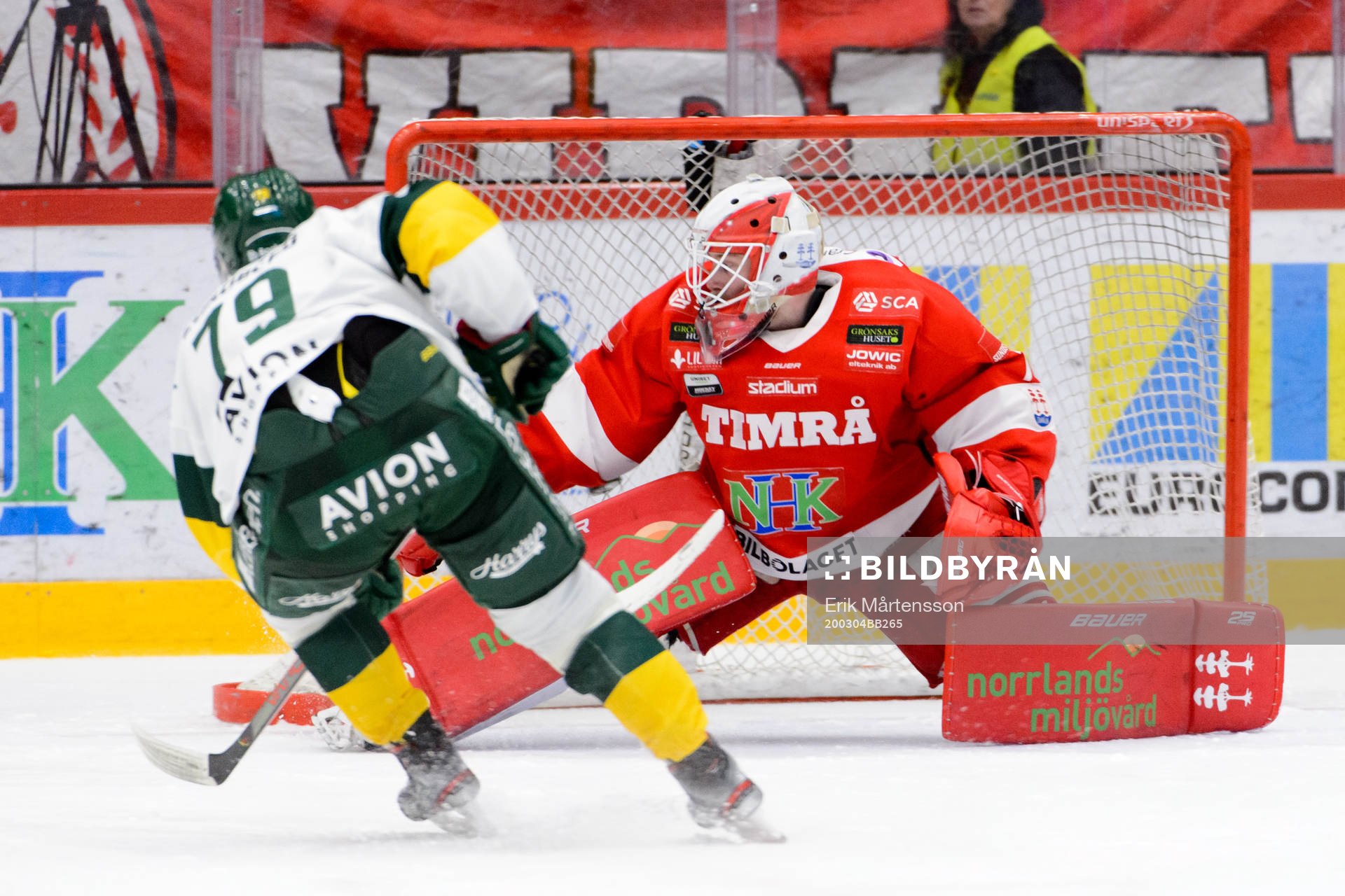 Björklövens Emil Lundberg gör 1-2 bakom Timrås målvakt