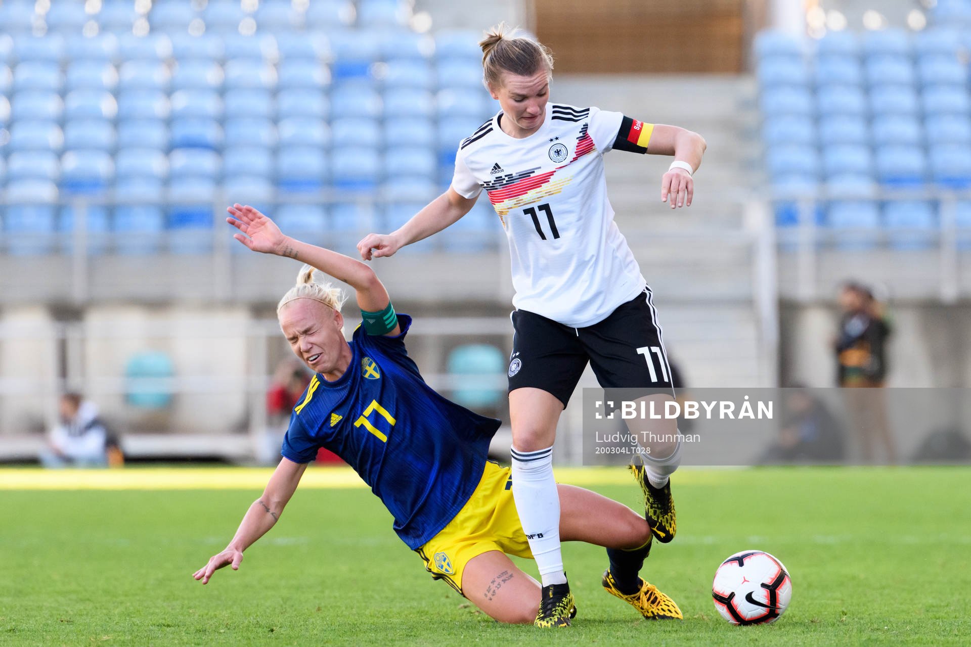 Caroline Seger of Sweden against Alexandra Popp of Germany
