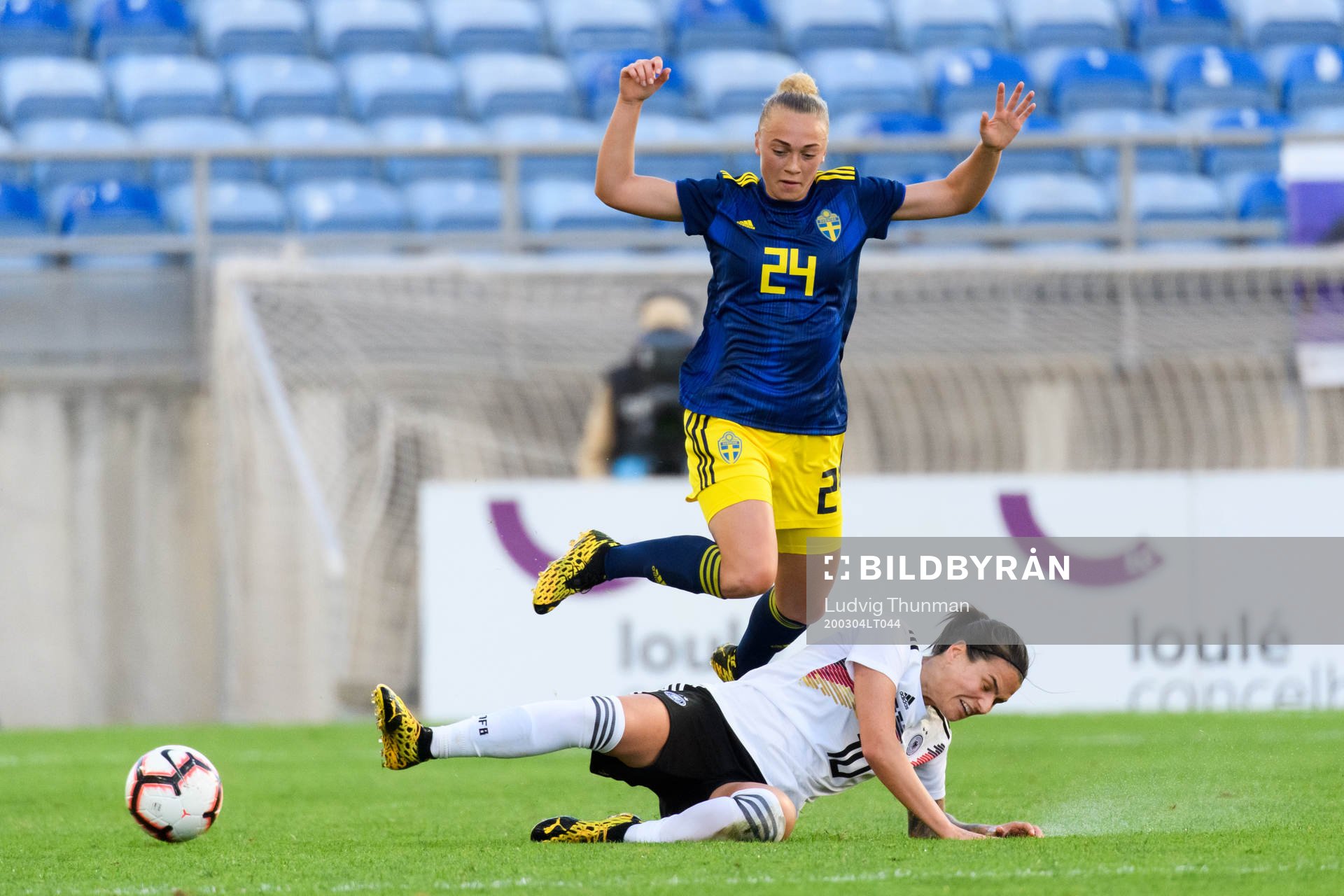Hanna Bennison of Sweden and Dzsenifer Marozsán of Germany