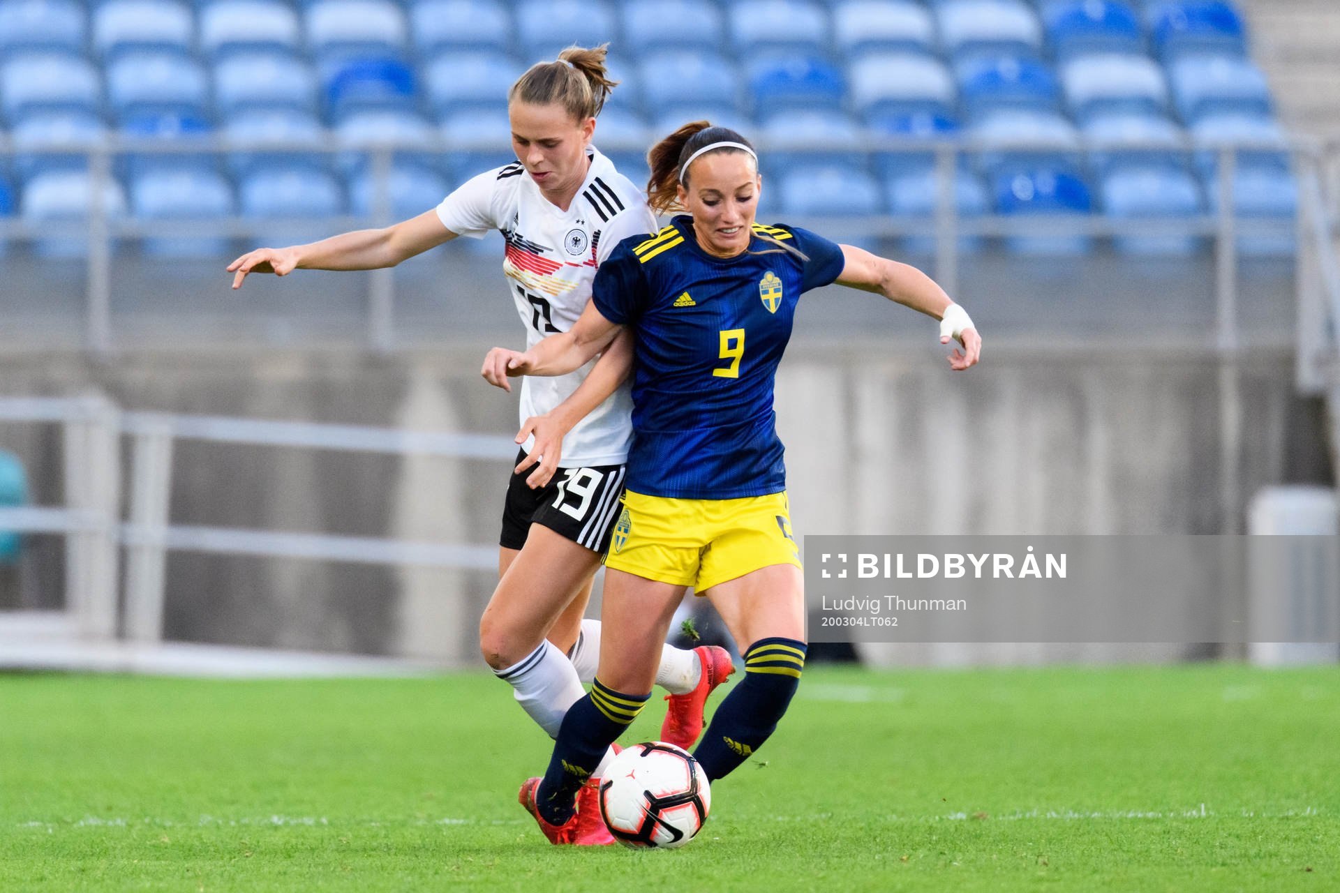 Klara Bühl of Germany and Kosovare Asllani of Sweden