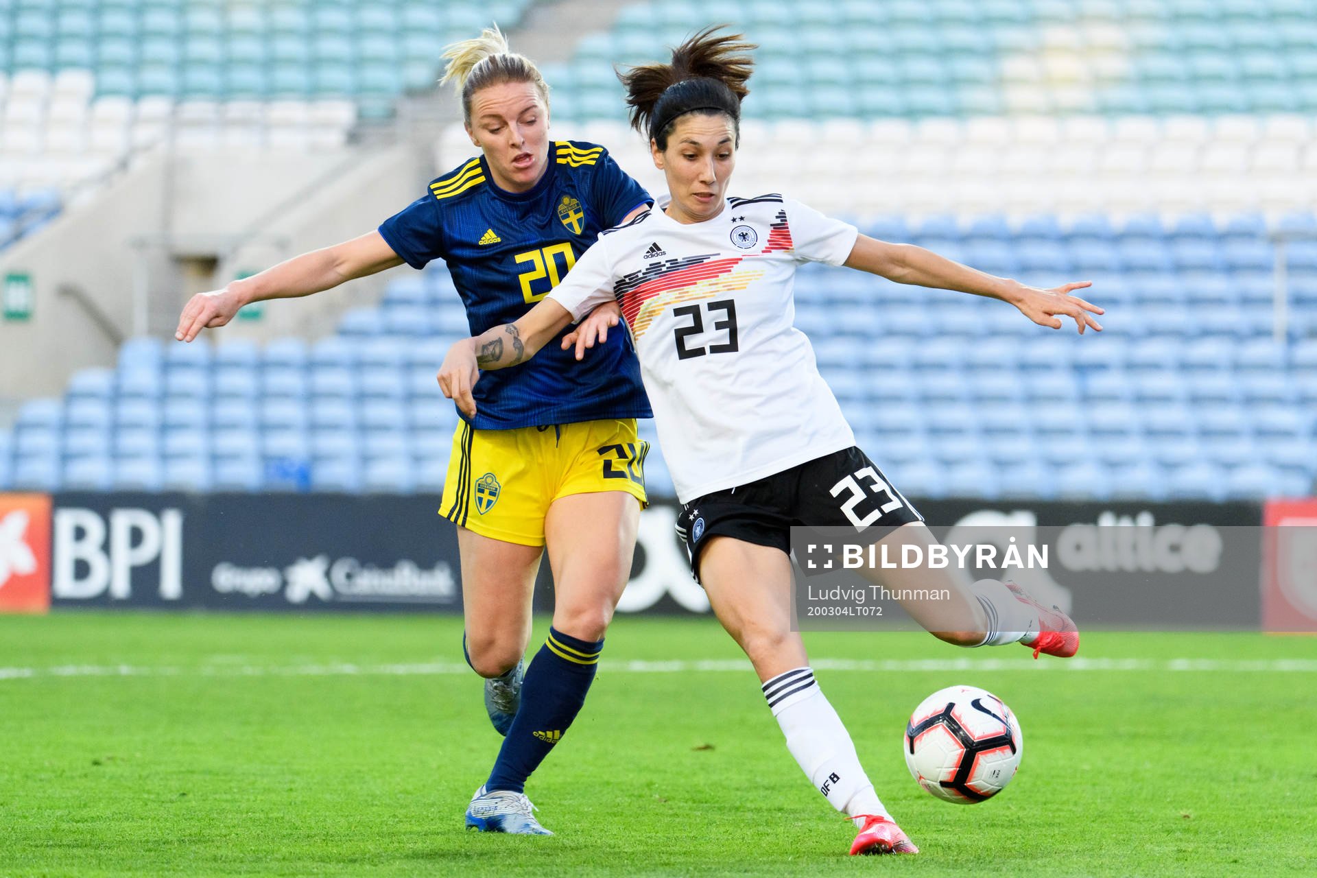 Mimmi Larsson of Sweden and Sara Doorsoun of Germany during the Algarve Cup match between Germany and Sweden on March 4, 2020 in Faro.