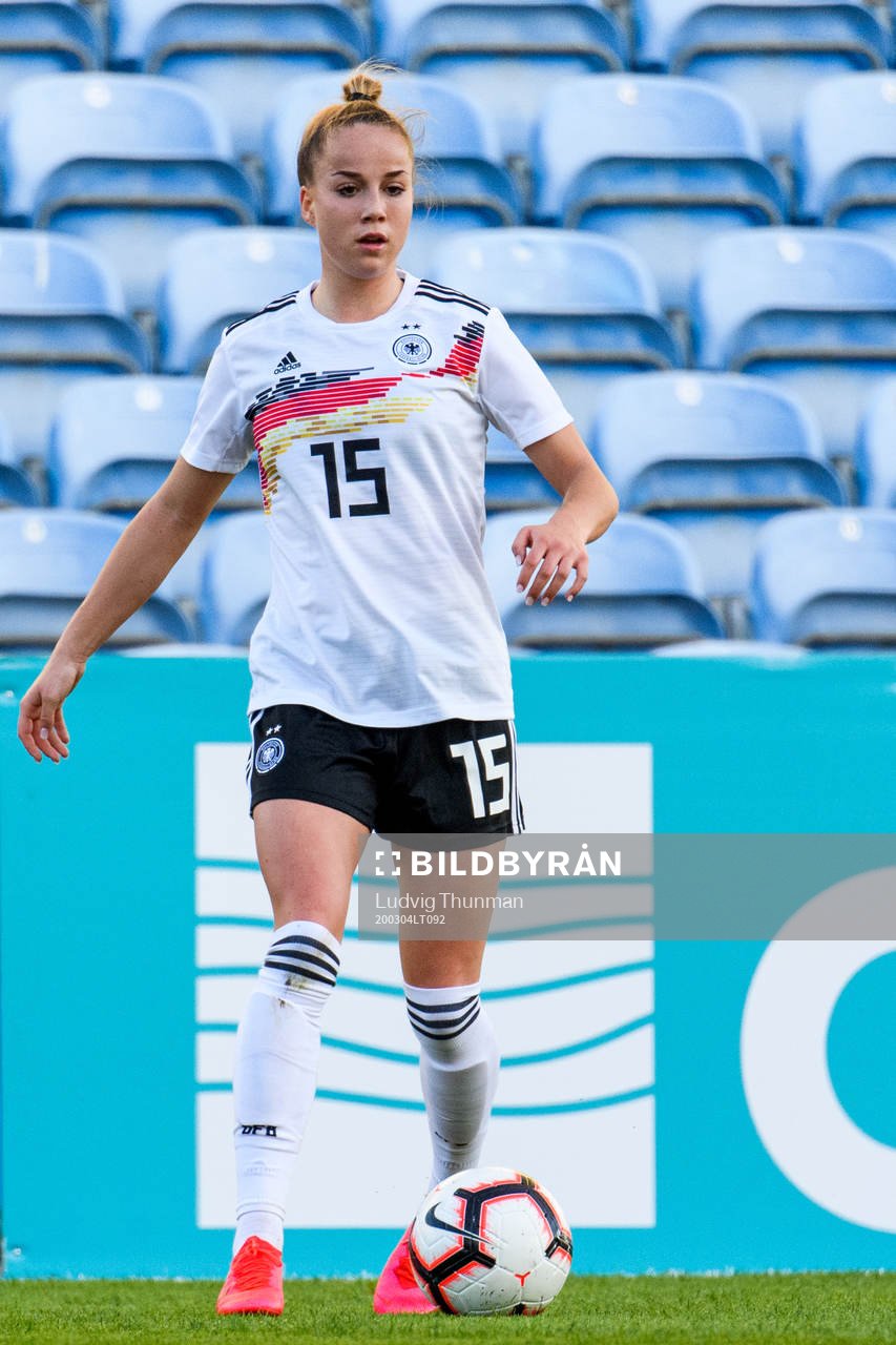 Giulia Gwinn of Germany during the Algarve Cup match between Germany and Sweden on March 4, 2020 in Faro.