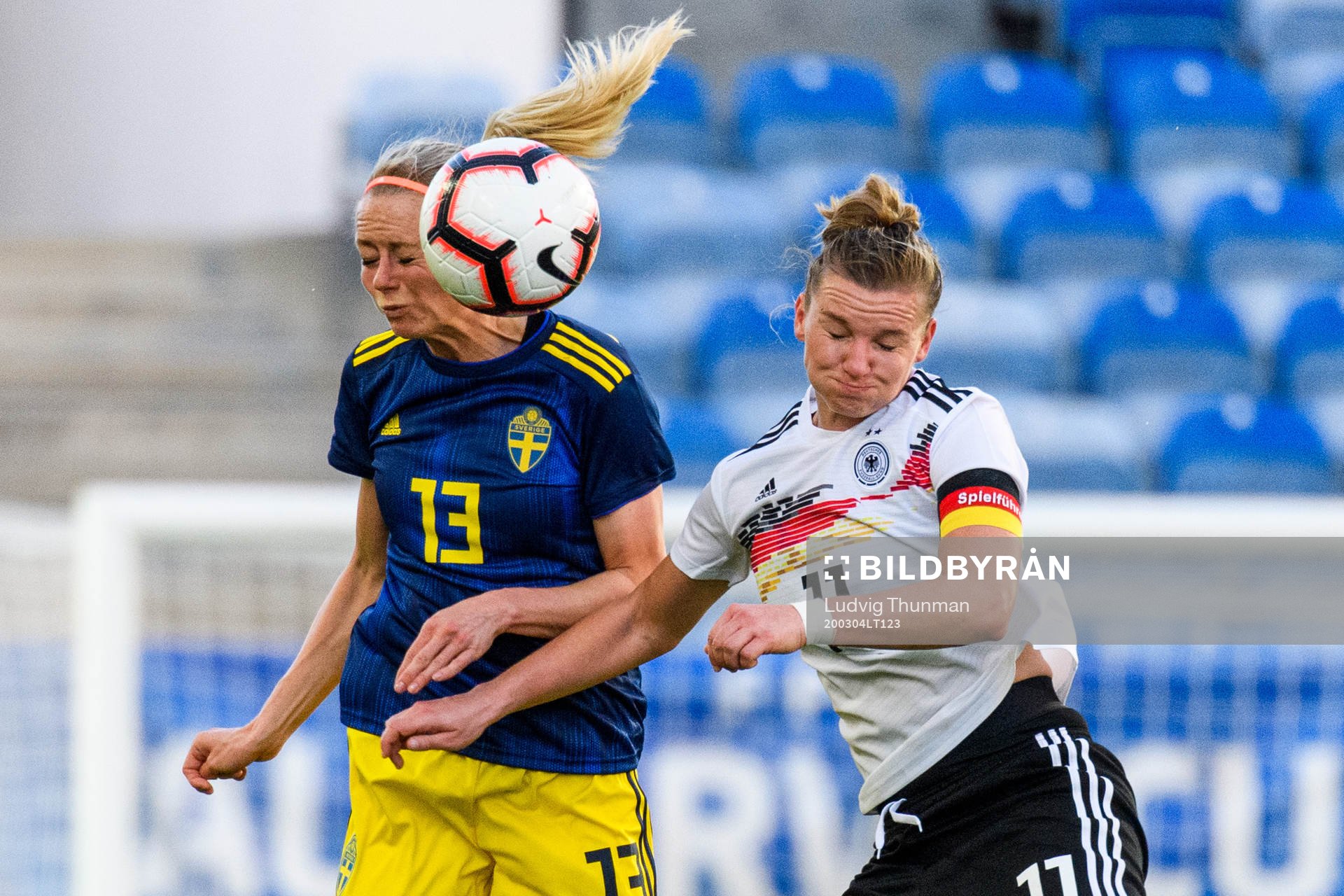 Amanda Ilestedt of Sweden and Alexandra Popp of Germany