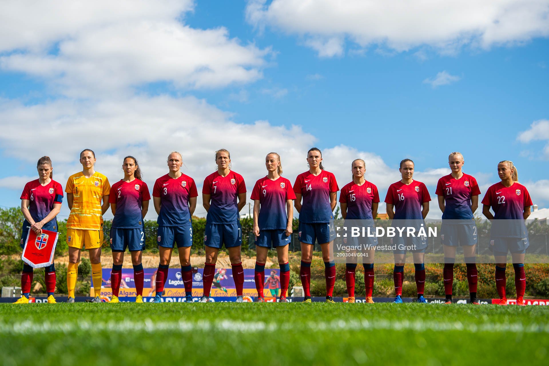 Maren Mjelde, goalkeeper Cecilie Hauståker Fiskerstrand,