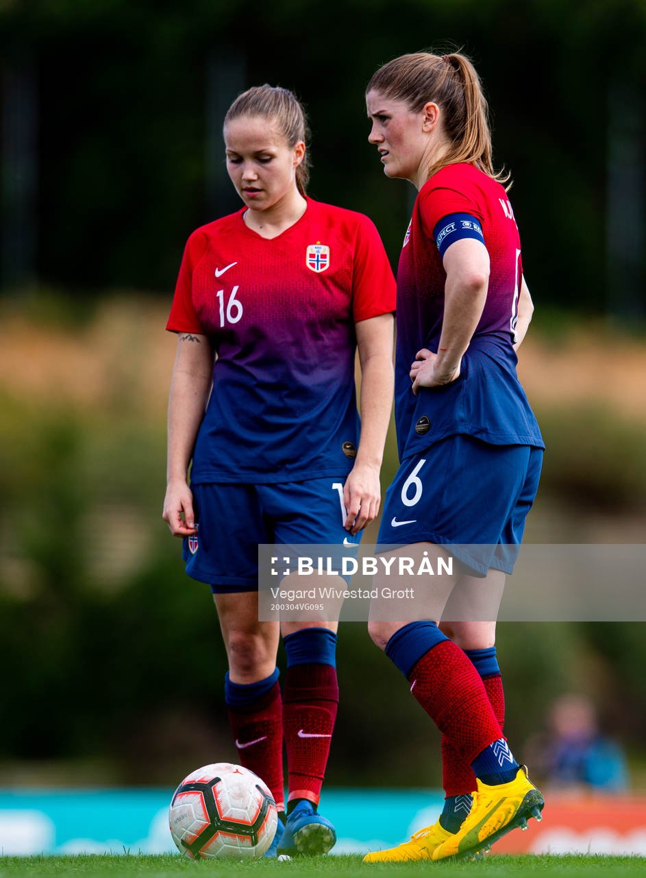 Guro Reiten and Maren Mjelde of Norway