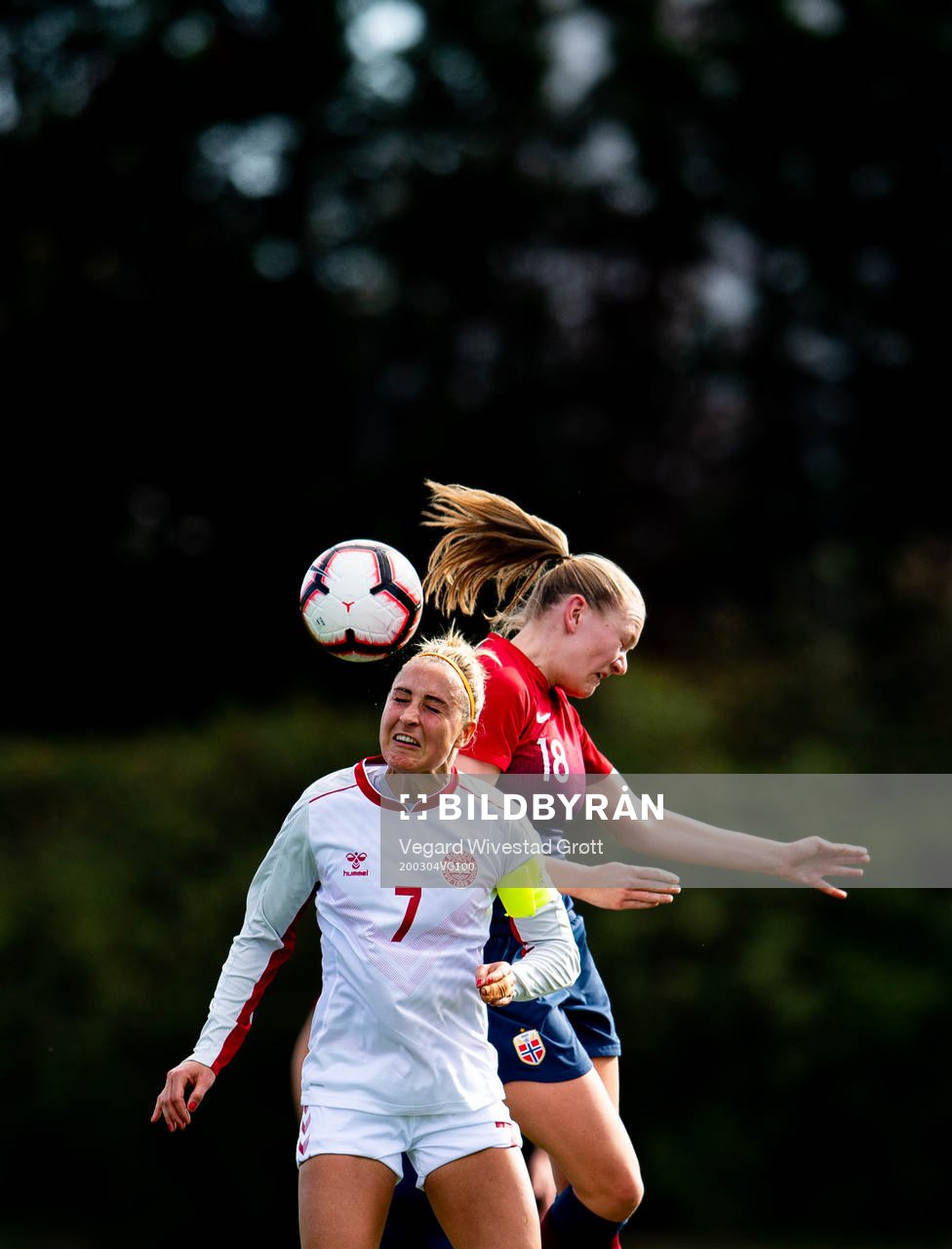 Sanne Troelsgaard of Denmark and Frida Leonhardsen Maanum