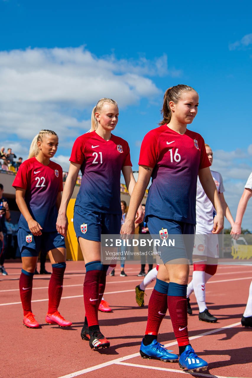 Rikke Bogetveit Nygard, Karina Sævik and Guro Reiten of