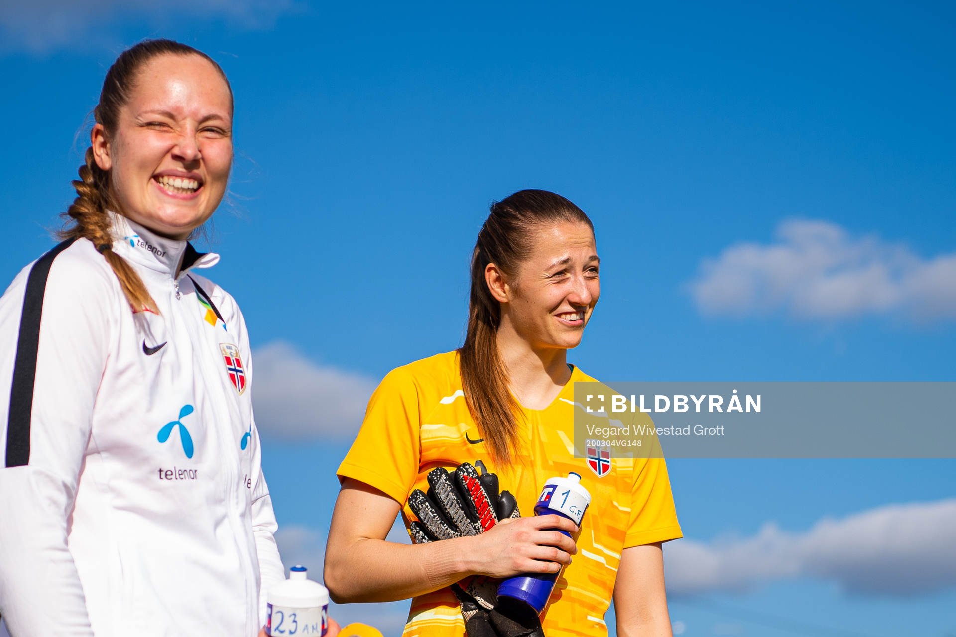Goalkeepers Aurora Mikalsen and Cecilie Hauståker