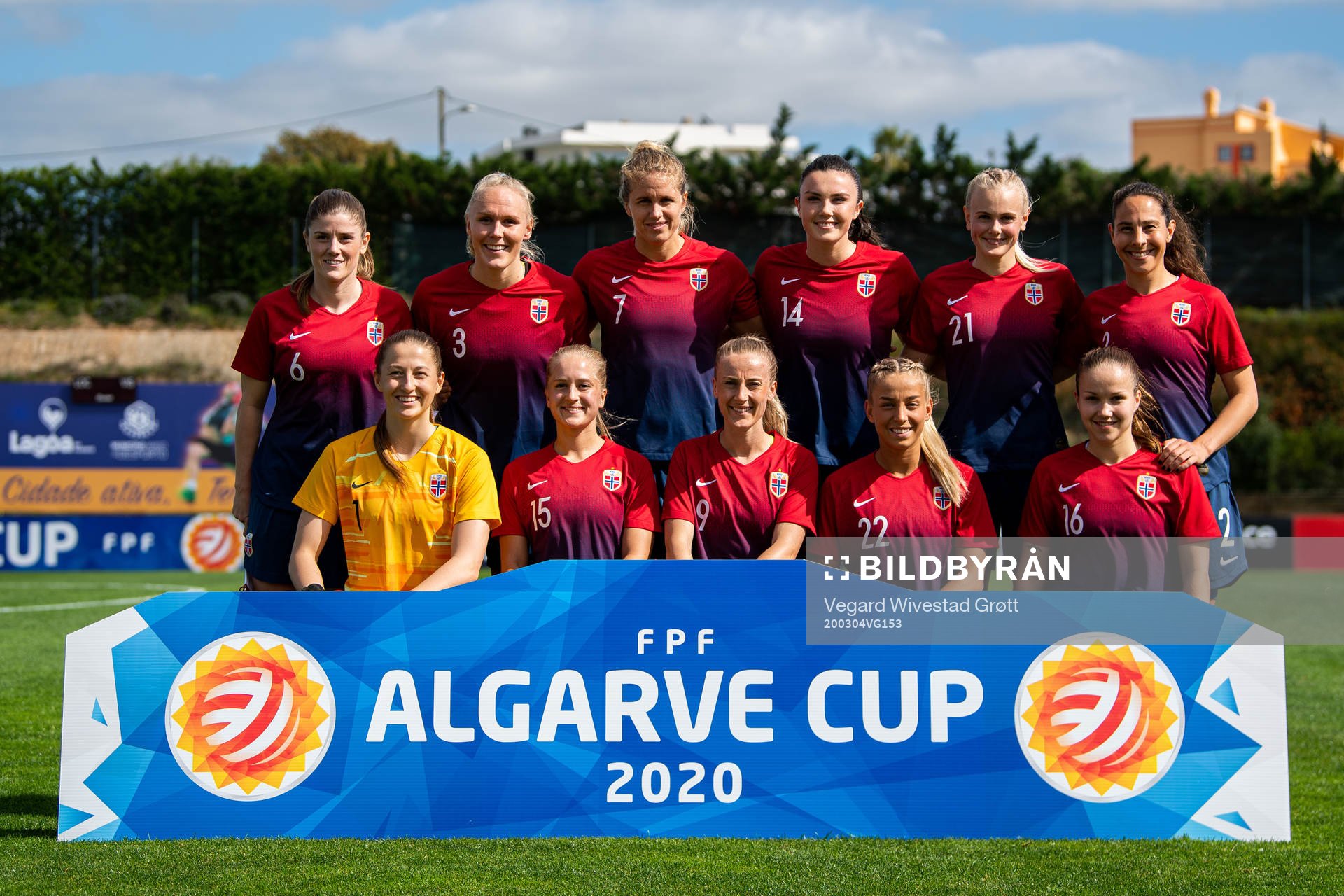 Maren Mjelde (2nd row), Maria Thorisdottir, Elise Thorsnes,