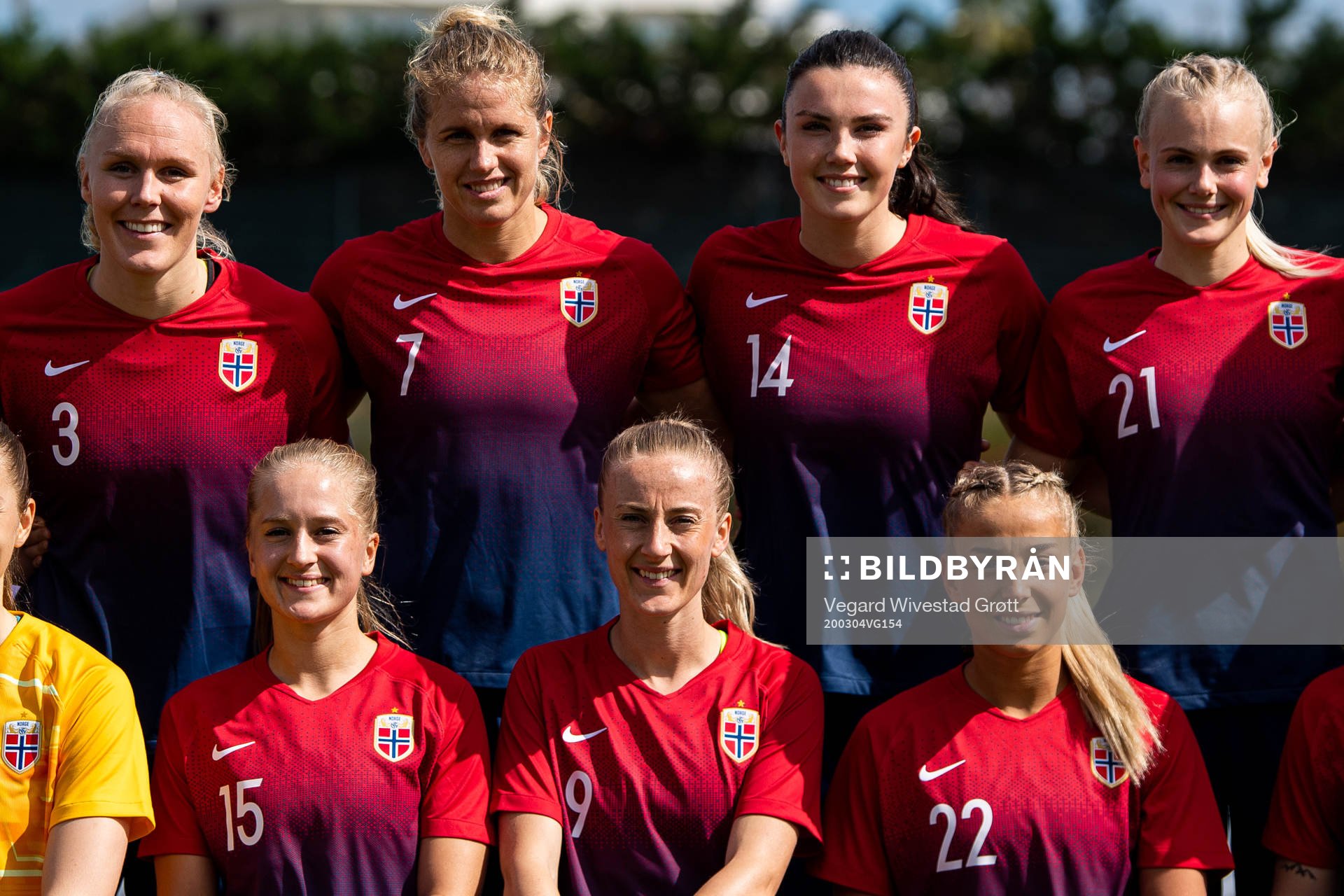 Maria Thorisdottir (2nd row), Elise Thorsnes, Ingrid