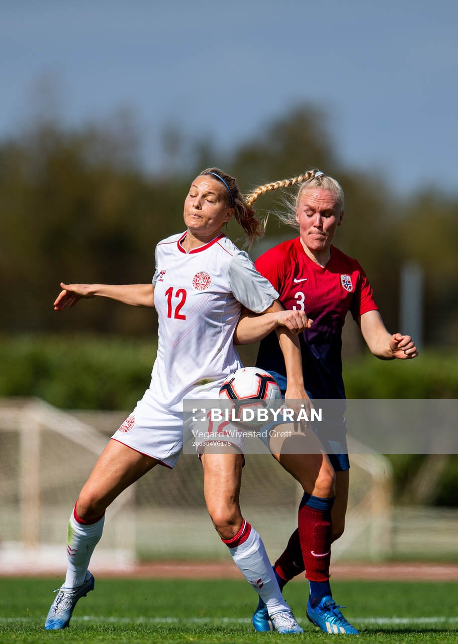 Stine Larsen of Denmark and Maria Thorisdottir of Norway