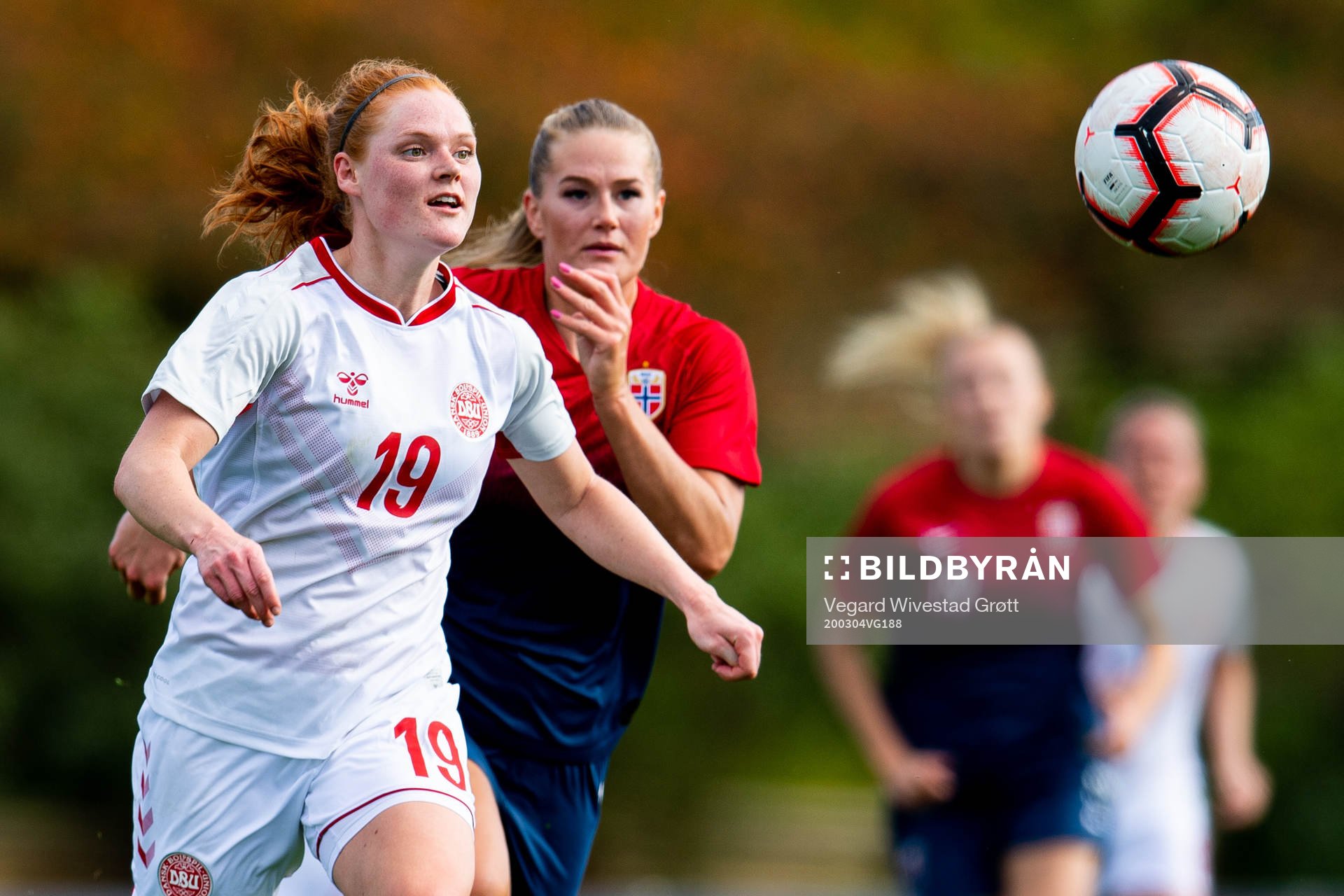 Stine Ballisager Pedersen of Denmark and Lisa-Marie