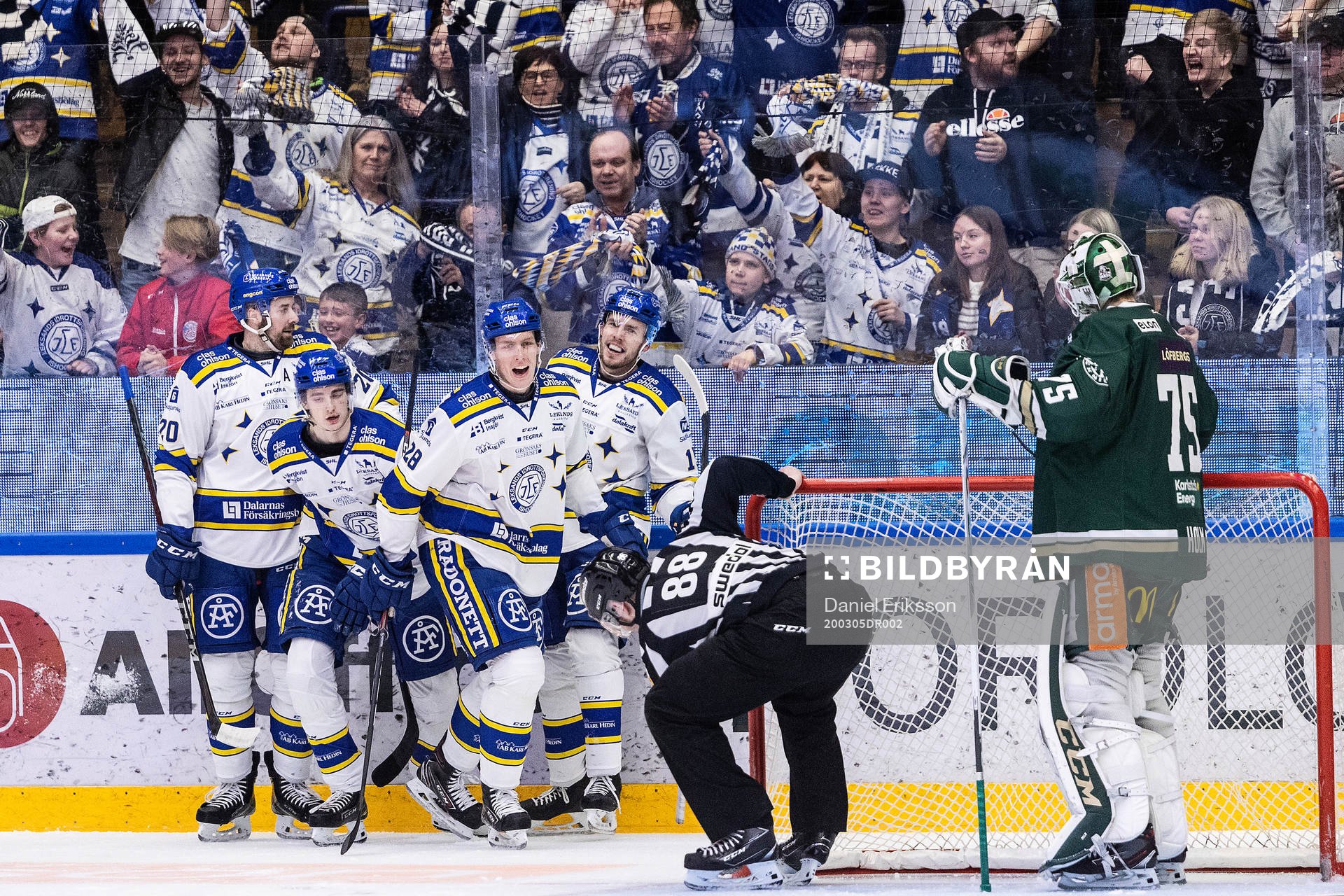 Leksands Nils Åman jublar med Mattias Karlsson, Mattias