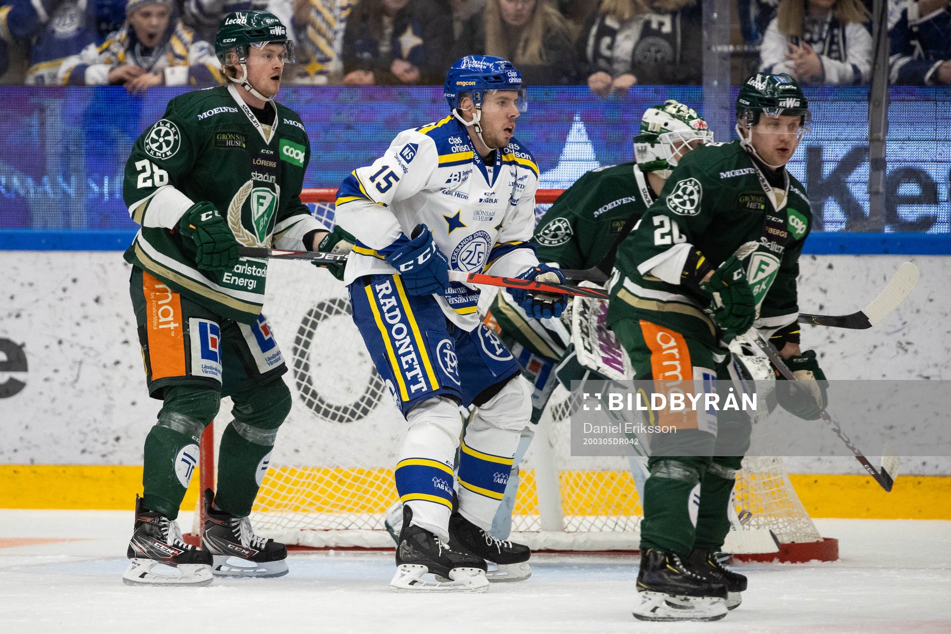 Färjestads Samuel Eriksson och Leksands Matt Carey  och