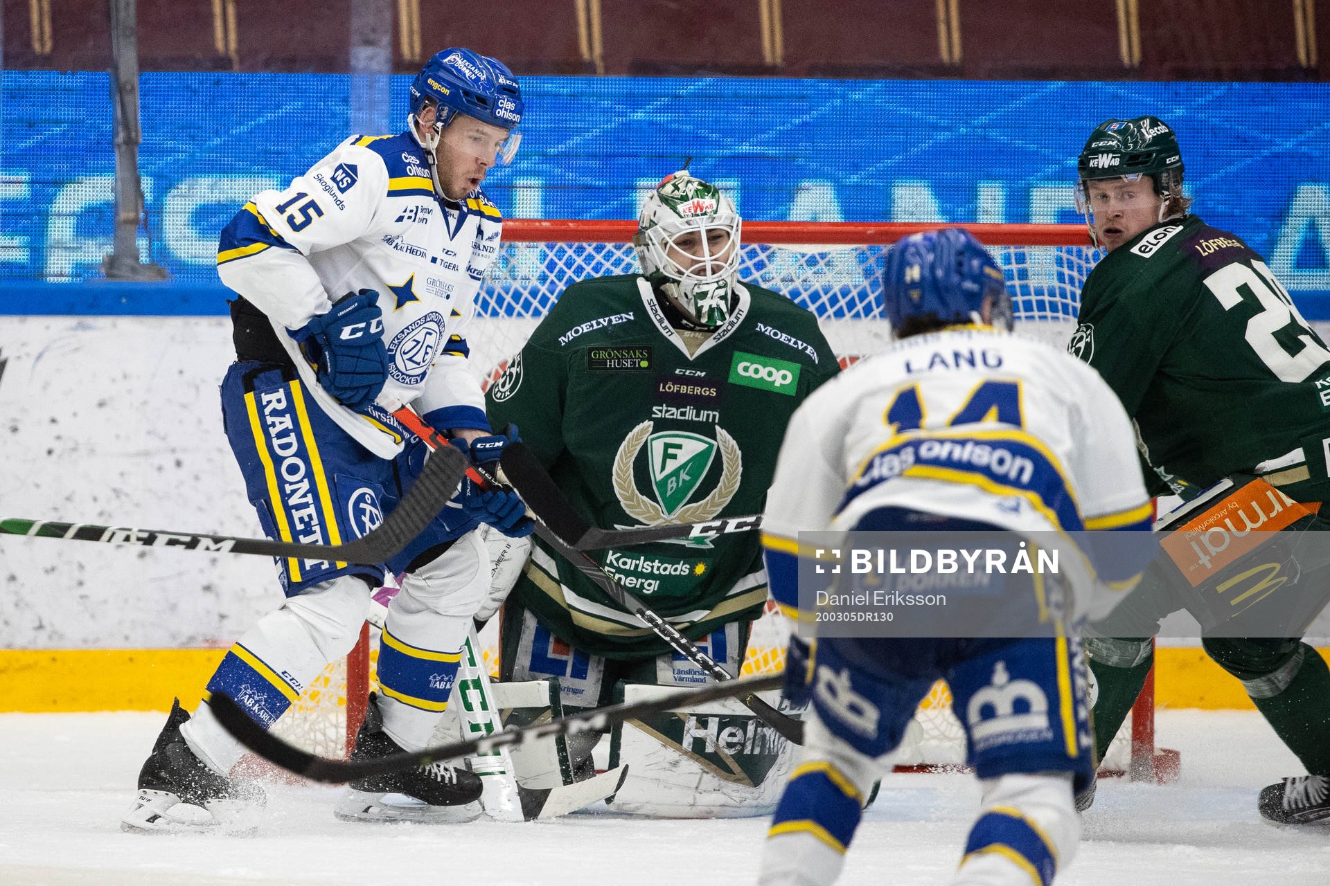 Leksands Matt Carey  och Färjestads målvakt Arvid Holm
