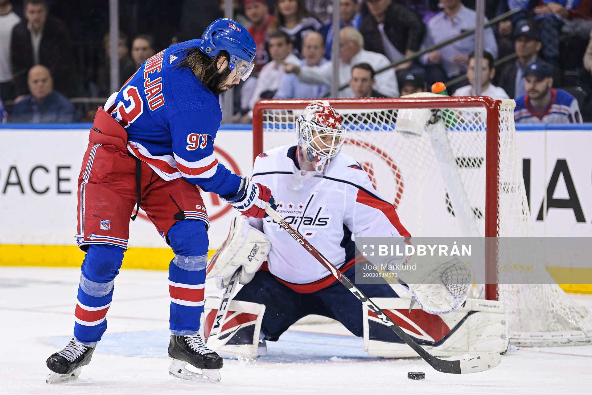 New York Rangers Mika Zibanejad in front of Washington