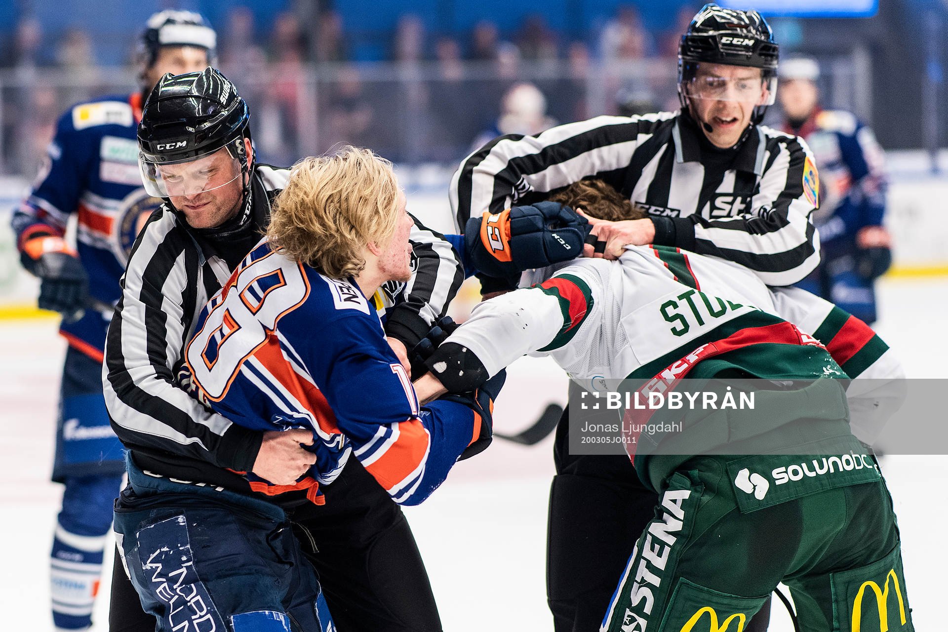 Växjös Marcus Sylvegård och Frölundas Karl Stollery