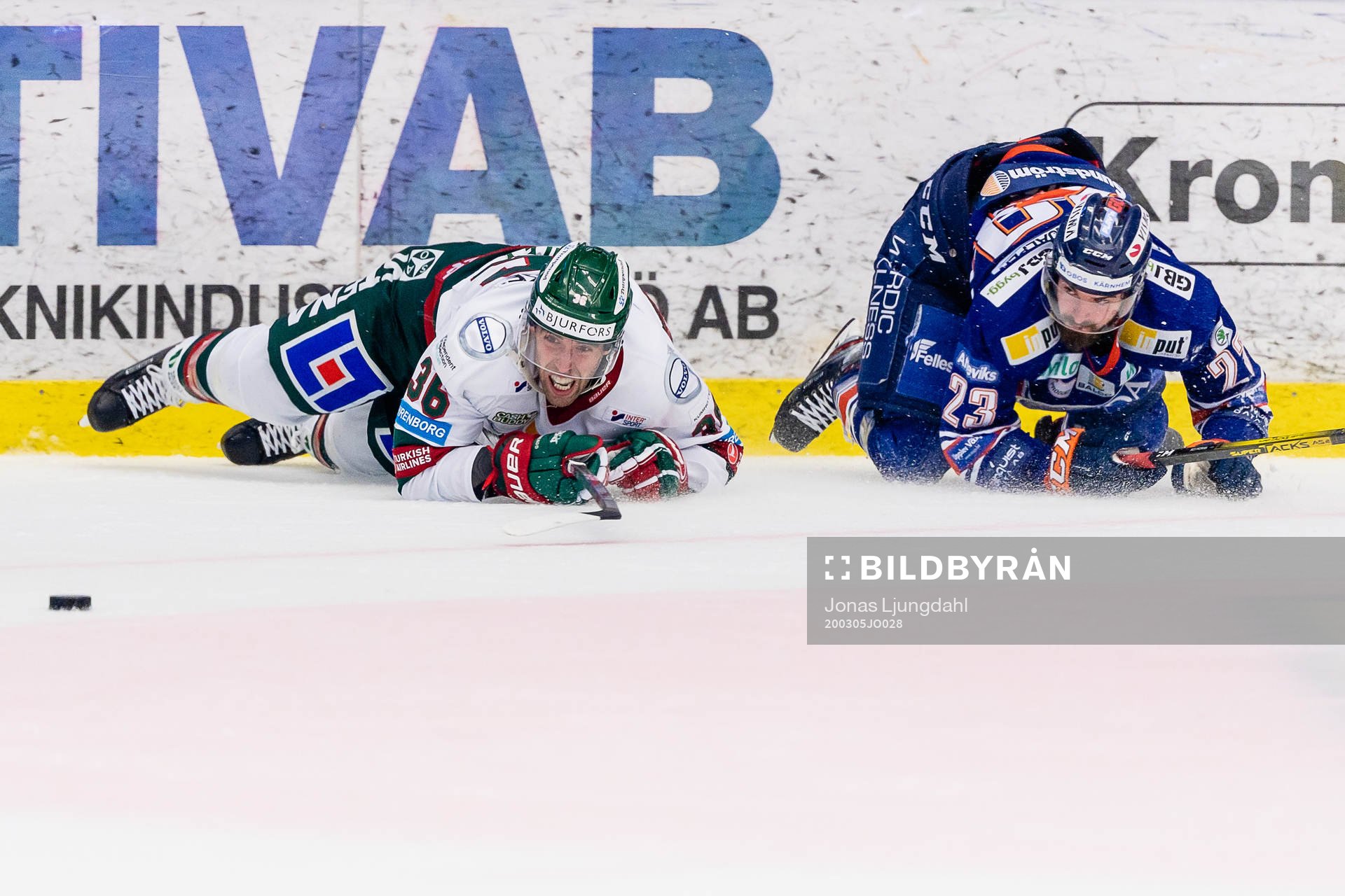 Frölundas Brandon Gormley och Växjös Roman Horak faller