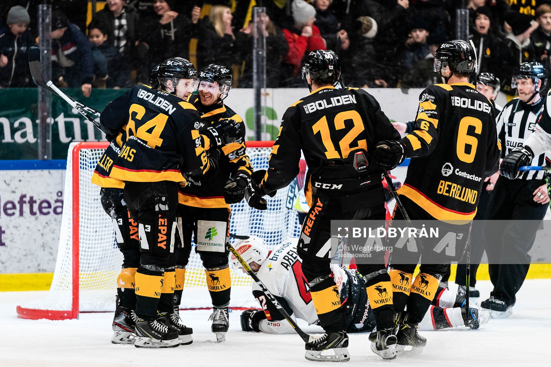 Skellefteås Tuomas Kiiskinen och Jonathan Pudas jublar