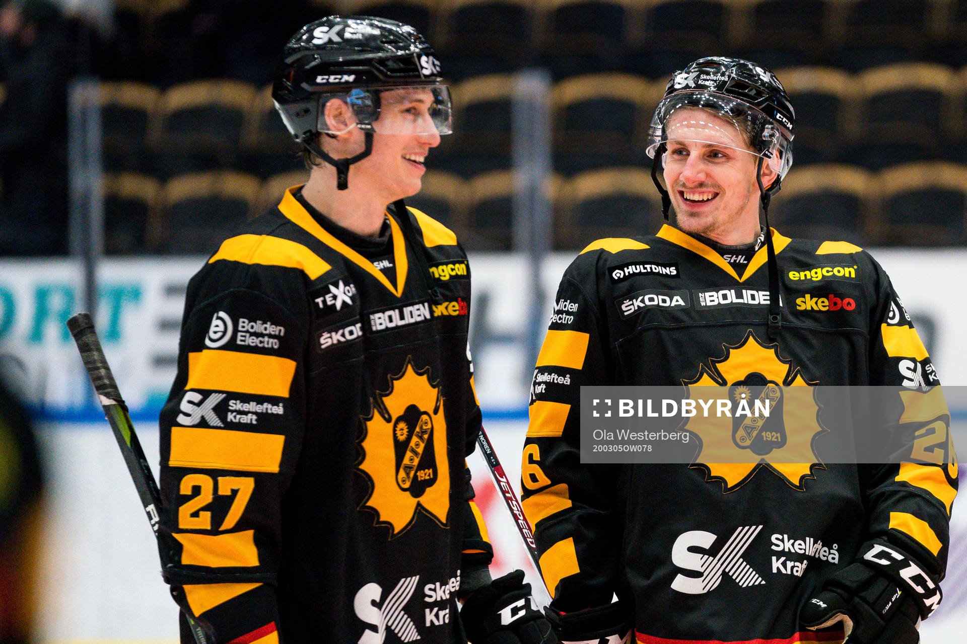 Skellefteås Robin Alvarez och Patrik Norén jublar