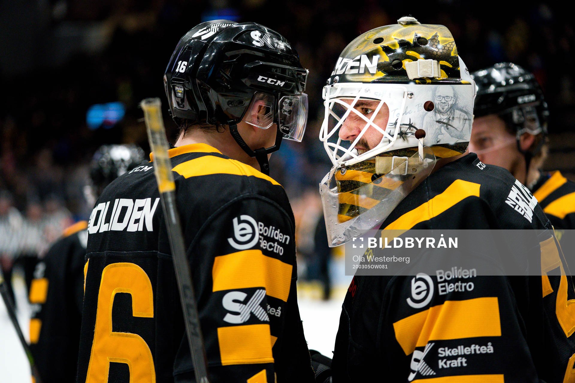 Skellefteås Linus Lindström och målvakt Gustaf Lindvall
