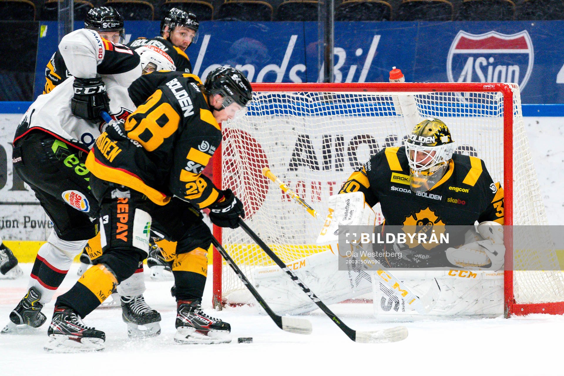 Skellefteås målvakt Gustaf Lindvall och Jesper Frödén