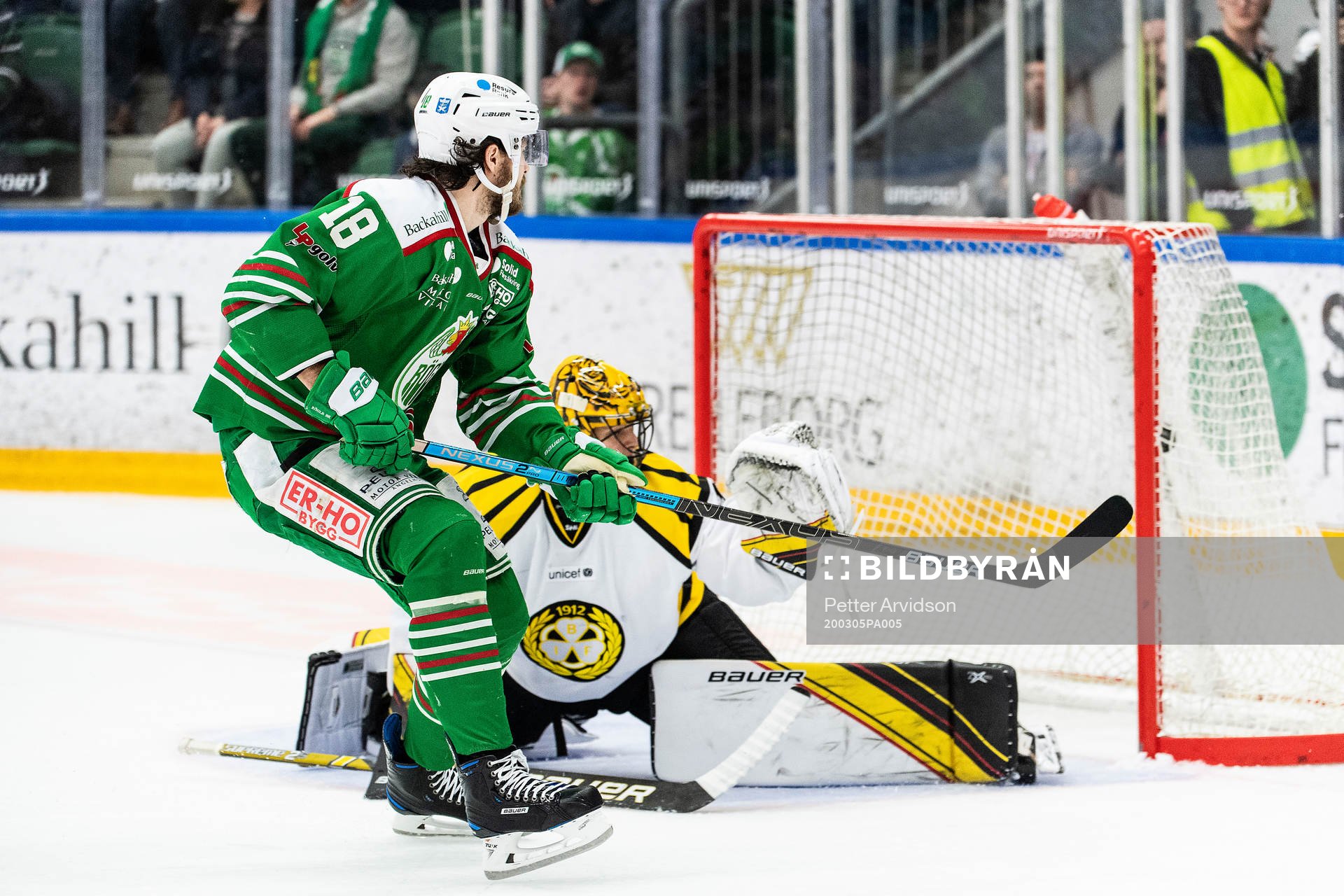 Rögles Dennis Everberg gör 2-0 på straff bakom Brynäs