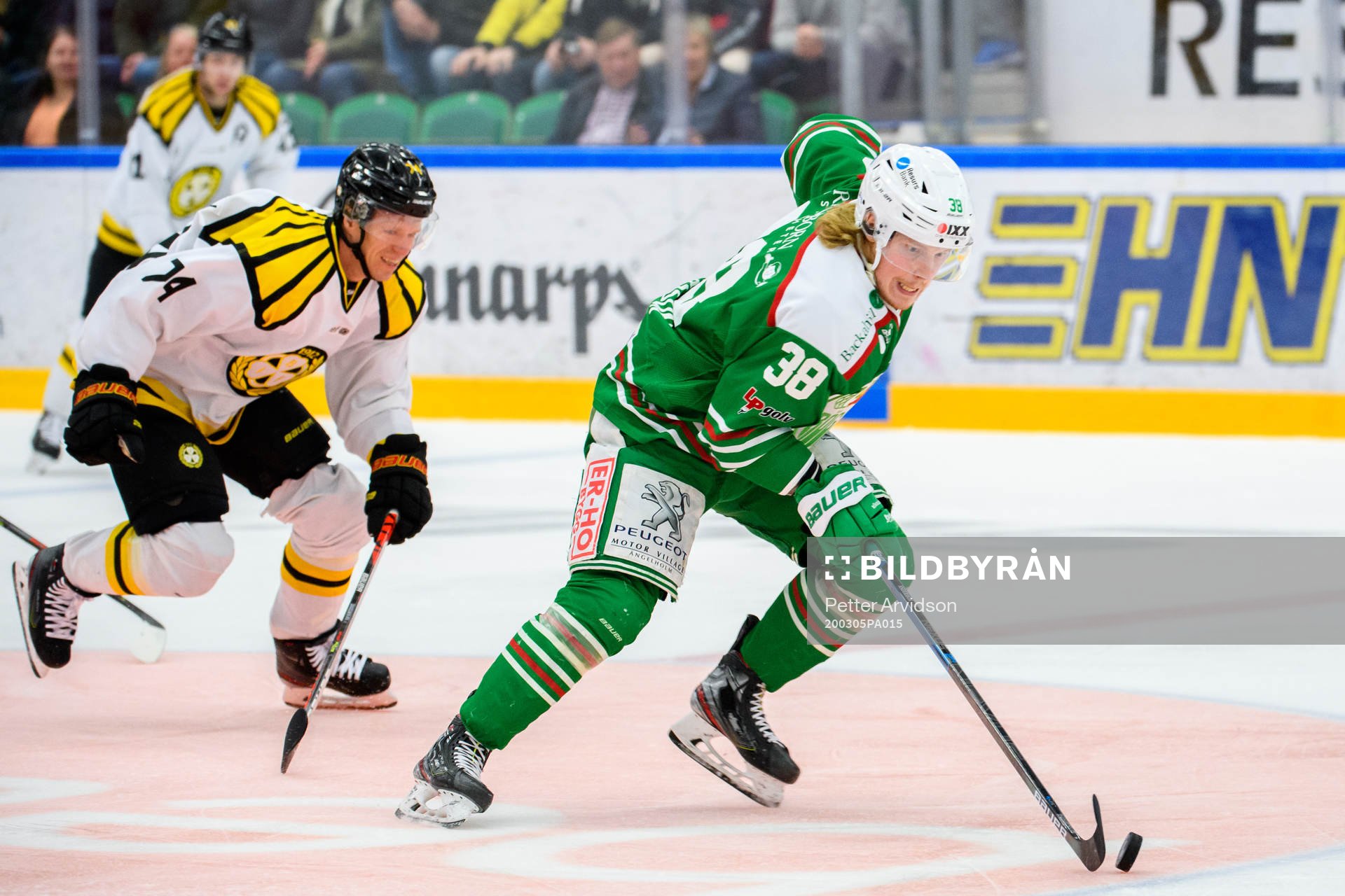 Brynäs Nicklas Danielsson och Rögles Erik Andersson