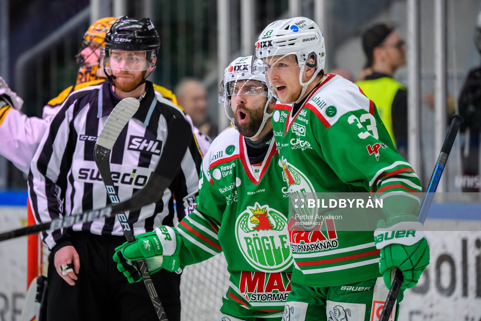 Rögles Taylor Matson jublar med Niklas Hansson