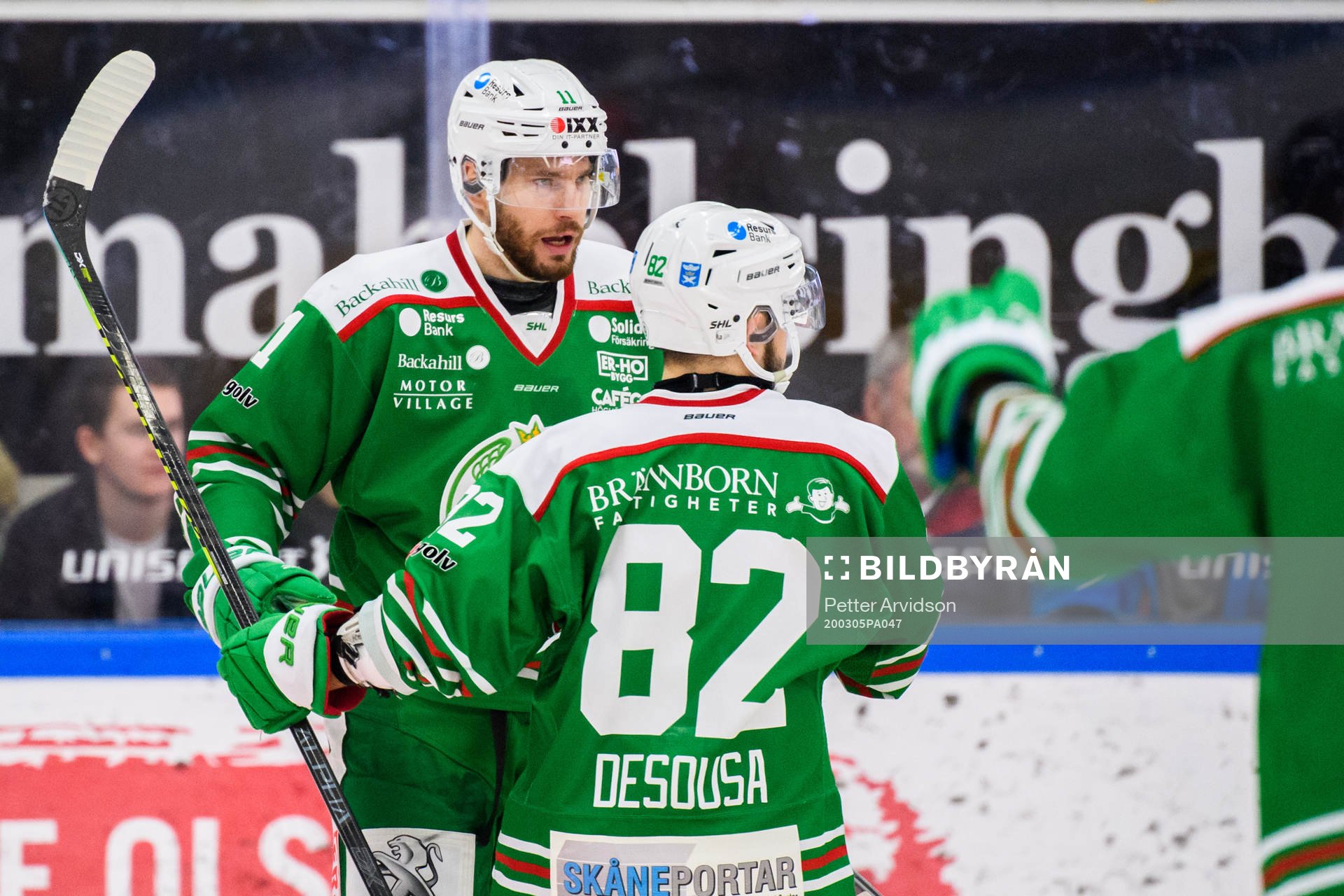 Rögles Mattias Sjögren jublar med Chris Desousa