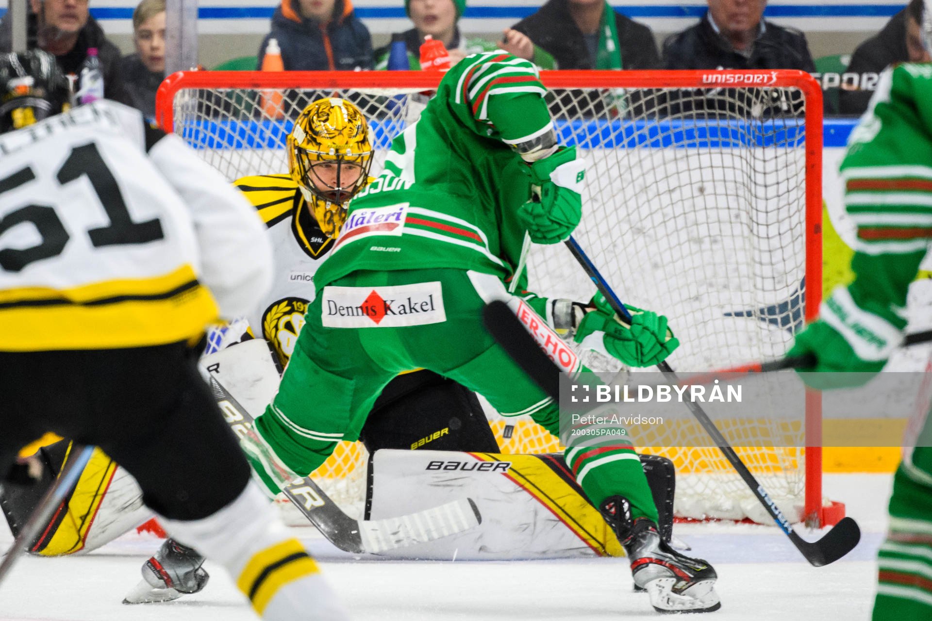 Rögles Erik Andersson gör 4-2 bakom Brynäs målvakt